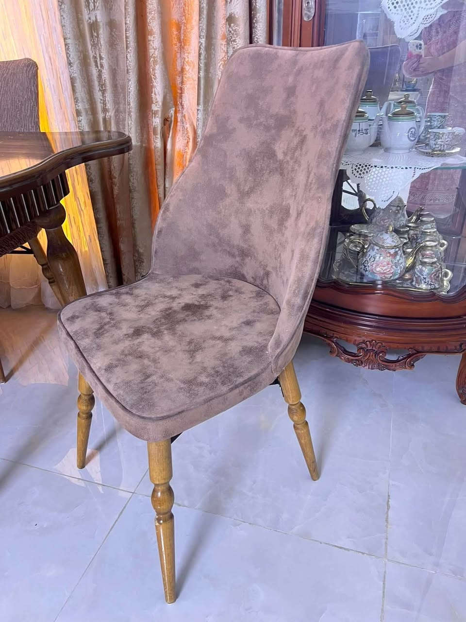 ميز طعام تركي للبيع 6 كراسي نضيف جداً
المكان حي الجهاد المخابرات 
*********** واتساب
