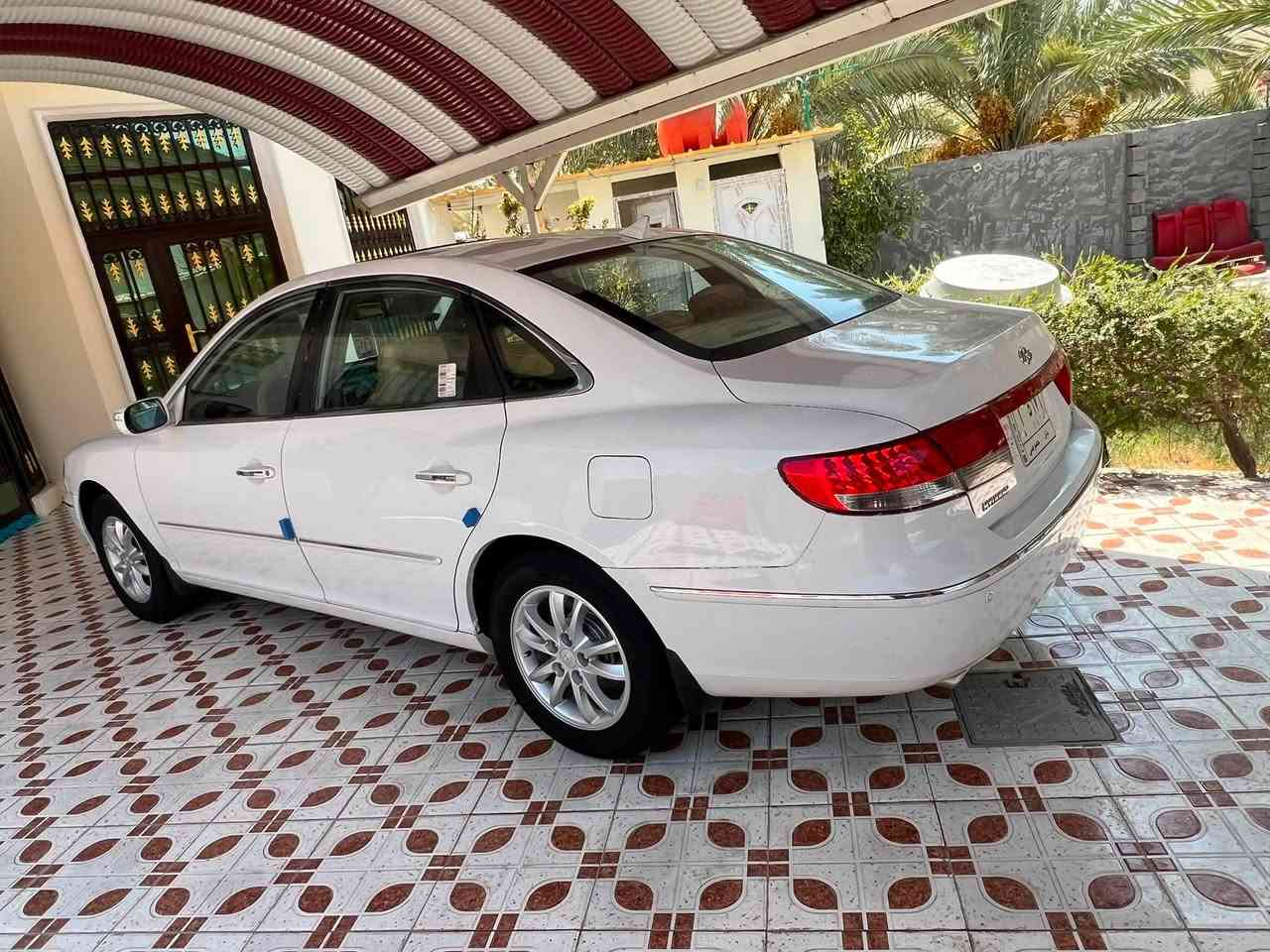 السلام عليكم ورحمة الله وبركاته
هونداي ازيرا موديل 2009 خليجي سياره جديده 

بيها صبغ جاملغ خلفي اثر شخط بدون دواخل والباقي مكفوله من الصبغ والفتح بيها باردات بسيطه 

محرك كير حاويه جدد. حجم المحرك 2700 حداديه جديده 

تبريد ثلج تدفئه تخم تاير جديد سياره كامله مابيها نقص ابد 

رقم بابل الماني مشروع وطني تحويل باي وقت 

فول مواصفات.         

فتحه 

تحكم استيرن جهتين 

تبريد بيانو 

تبريد خلفي 

حساسات  

كشنات جلد كهربائية 

مكانها بابل مركز المدينه 

السعر 88 وبيها مجال 

للاستفسار الاتصال على الرقم التالي 

‭***********‬

