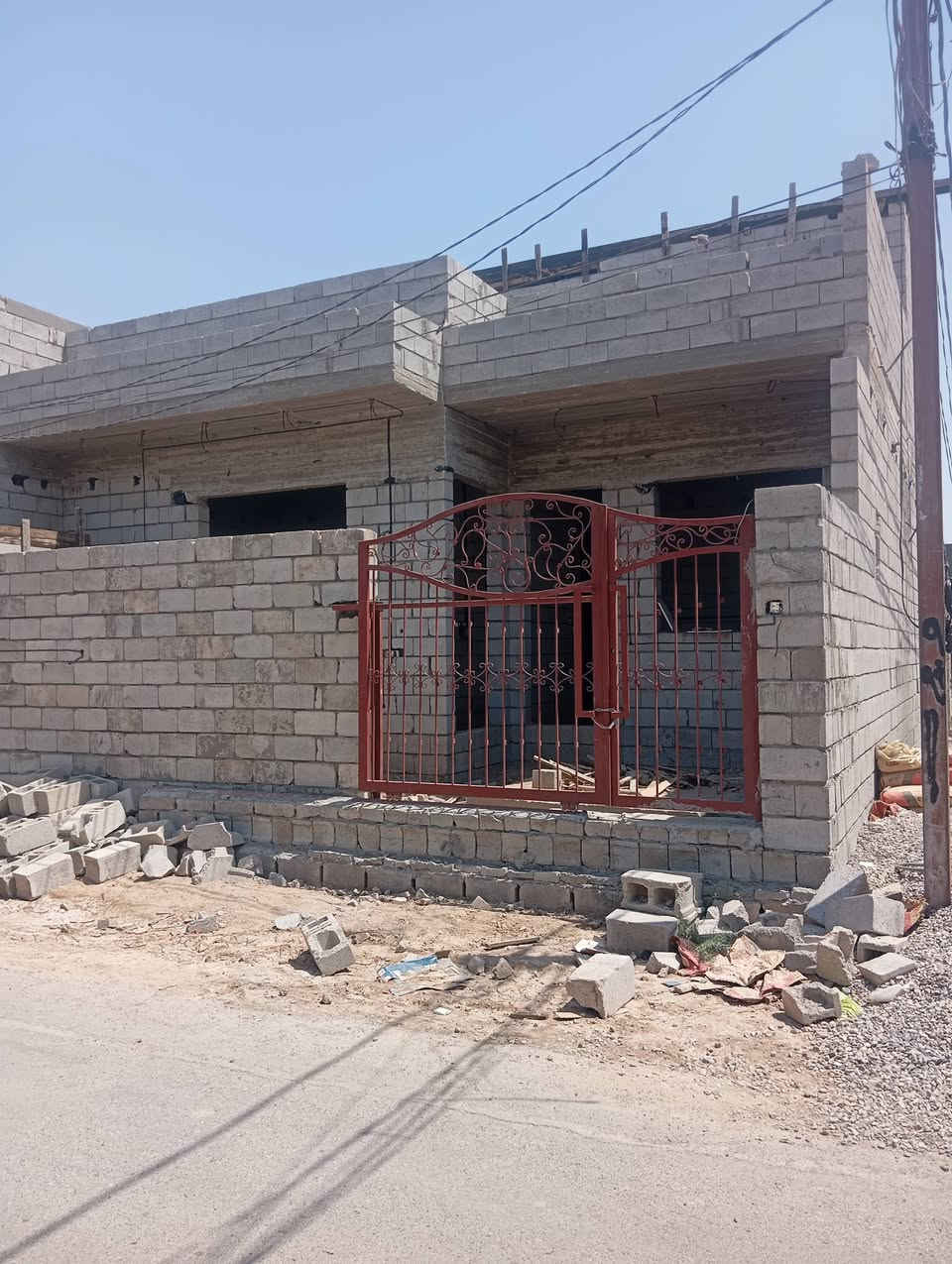 سلام عليكم هيكل البيع مساحته 160 متر ركن غرفتين نوم وصاله ومطبخ وكراج السعر 90        ***********
***********
سلام عليكم هيكل البيع مساحته 160 متر ركن غرفتين نوم وصاله ومطبخ وكراج السعر 90        ***********
