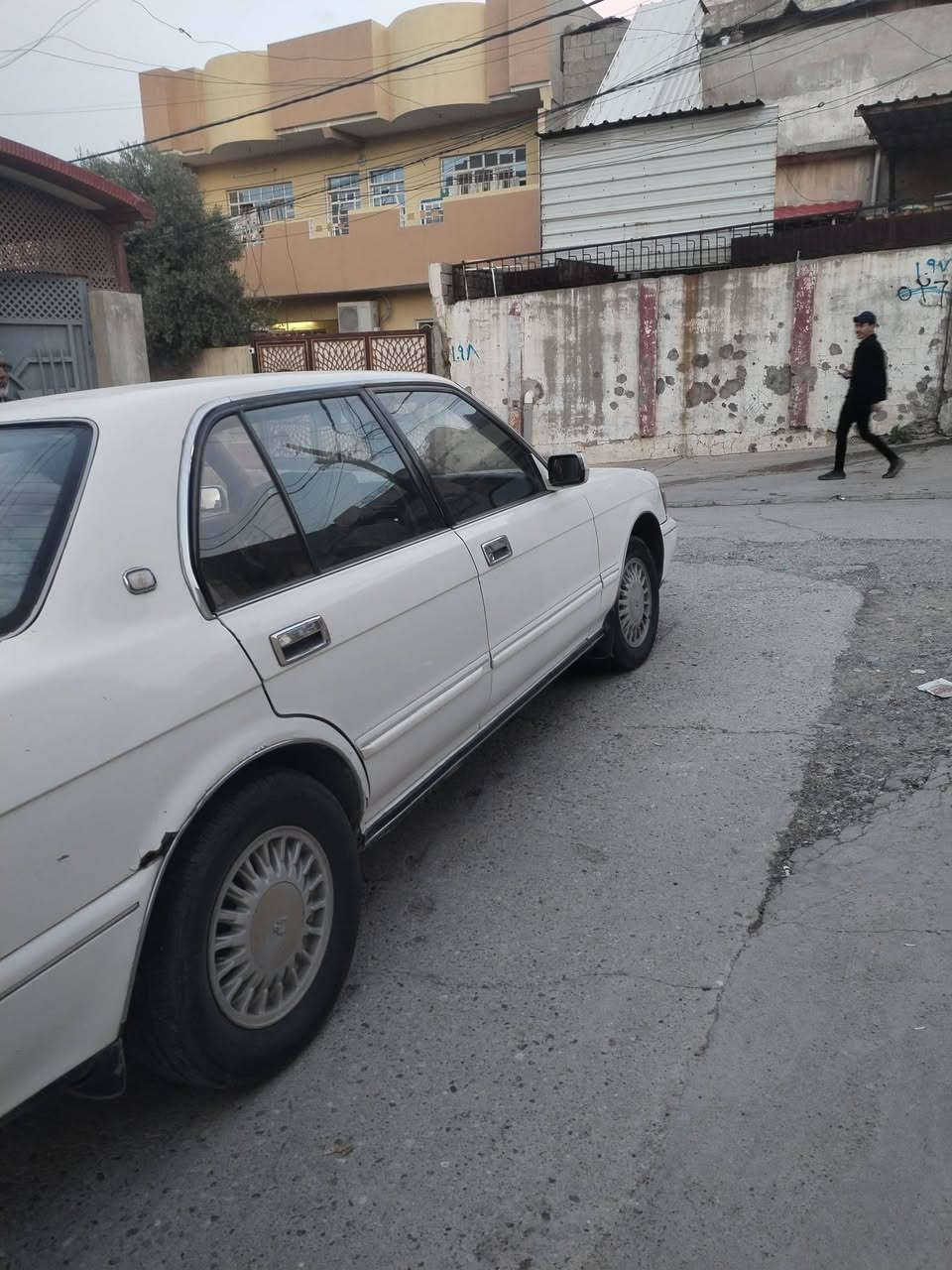 السلام عليكم  سيارة ارنب موديل 1992 تبريد شغال محرك 2500 السياره بسمي السعر 70 وبيها مجال السياره يسار اصلي الهاتف *********** / ***********
