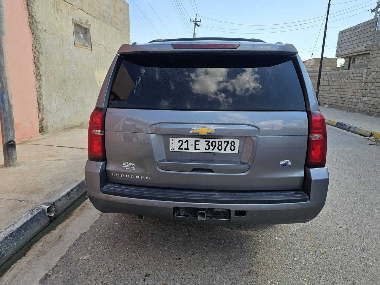 سلام عليكم سوبربان. امريكي موديل 2019 ضرر باب عبري وره سائق بيها ثلاث قطع كلير فقط  سياره جاهزه  رقم سليمانية مواصفات LT معروفة سعر (240)بيها مجال قليل مكان سياره موصل تلعفر للاستفسار ***********
