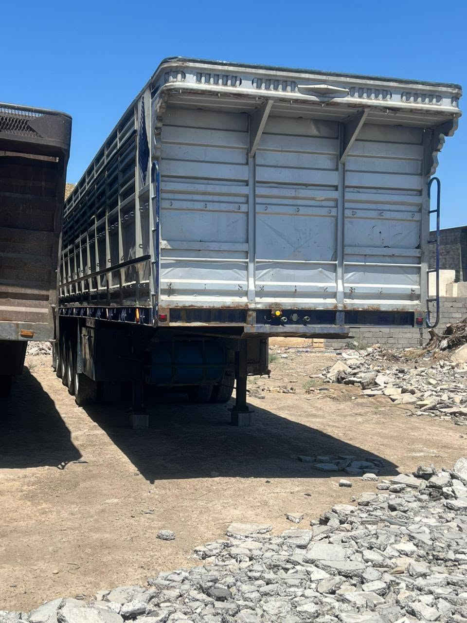 تفاصيل داخل الصور

نص مكتوب في الصور:
- للبيع عربانه حدادي طول ١٣ ارتفاع ١٩٠ دناكير صيني عربانه متصرف عليهه الف جاهزه للعمل ***********
- للبيع عربانه حدادي دنا كير صيني جاهزه للعمل الف متصرف عليها ***********