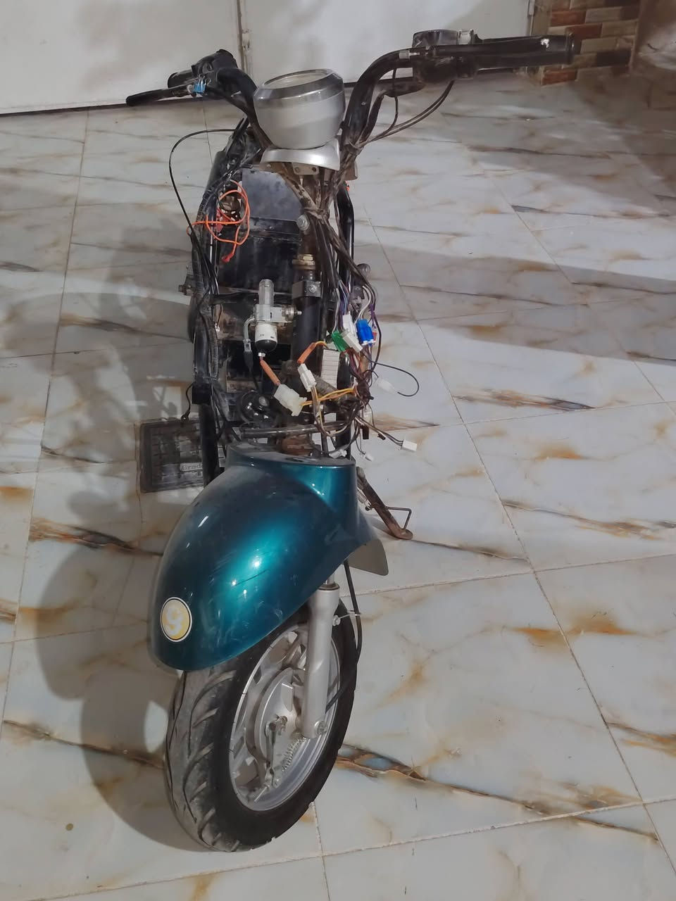 دراجه للبيع بدون بطاريات ابيعها كوم حديد هي وكبراتها وبطارياتها التالفه السعر 200 وبمجال مكان ديالى الخالص هذا الرقم ***********
