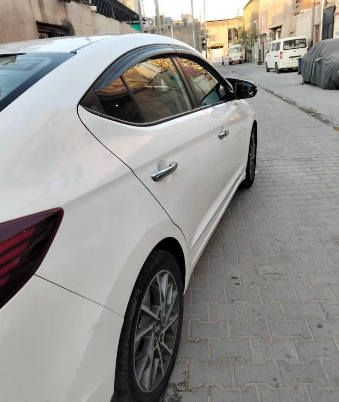السلام عليكم ورحمة الله وبركاته

النترا 2020 للبيع 

السيارة فول مواصفات 

وكفاله عامه من  ضربه وصبغ ومعجون 

مكينه وكير كفاله عامه ومن افضل الزيوت استخدم الها

السيارة تبريد خير من الله 
حداديه ممتازه
تخم تايرات قبل اسبوع امامي وخلفي 
دسكات قبل اسبوع 

منضومه زنون افضل نوعية كلفت 450 الف

كماليات السيارة بل كامل 

يعني السيارة متعوب عليها من كل النواحي 

السيارة باسمي الشخصي  

سعر السيارة 165 وقابل للتفاوض 

للاستفسار الاتصال على الرقم *********** 

علما غير متواجد على الفيسبوك
