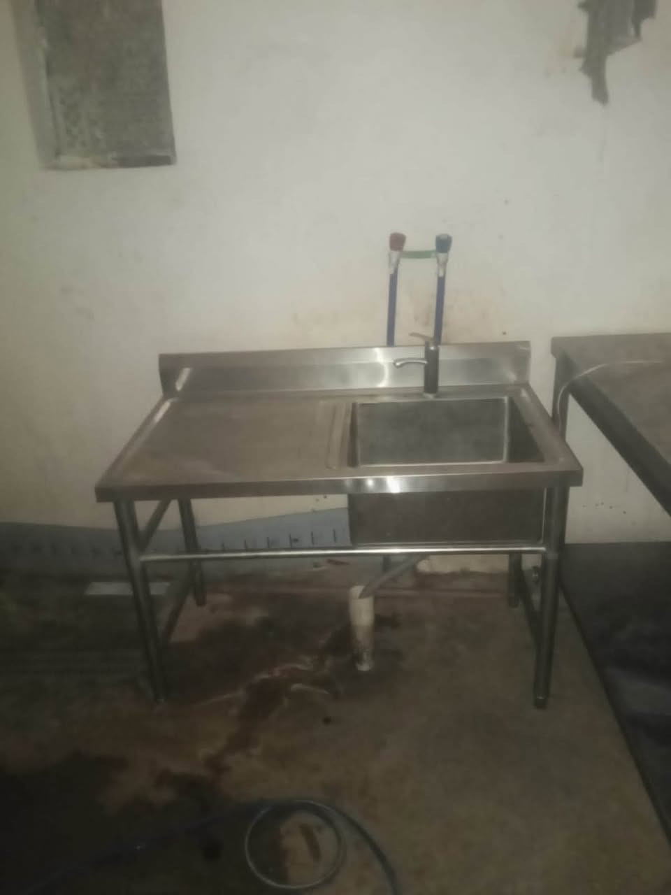 عراض مطعم كامله ونضيفه ليحب تواصل 
***********
