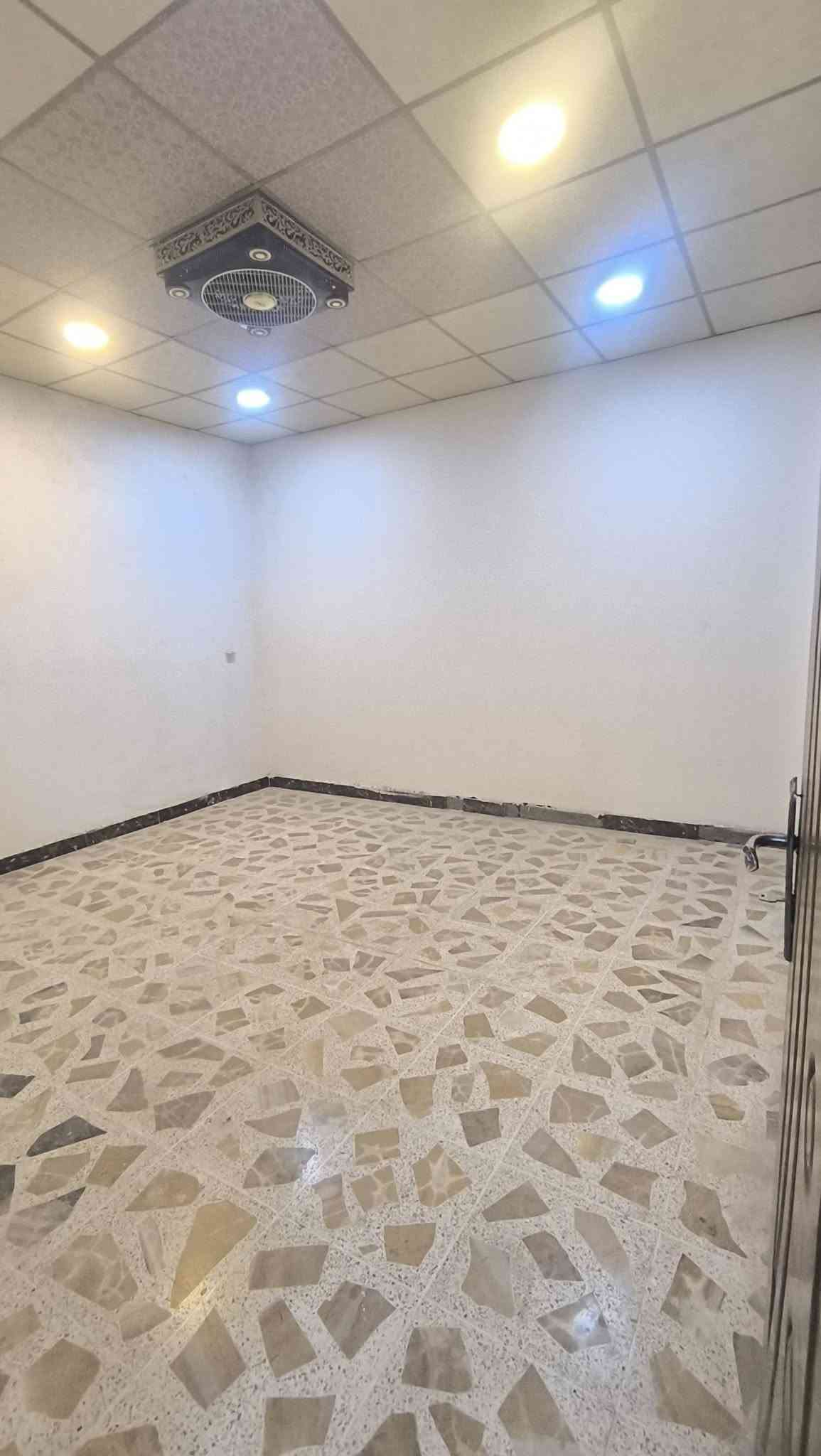 ايجار • ماكو تفاصيل • غرف/مساحة/سعر