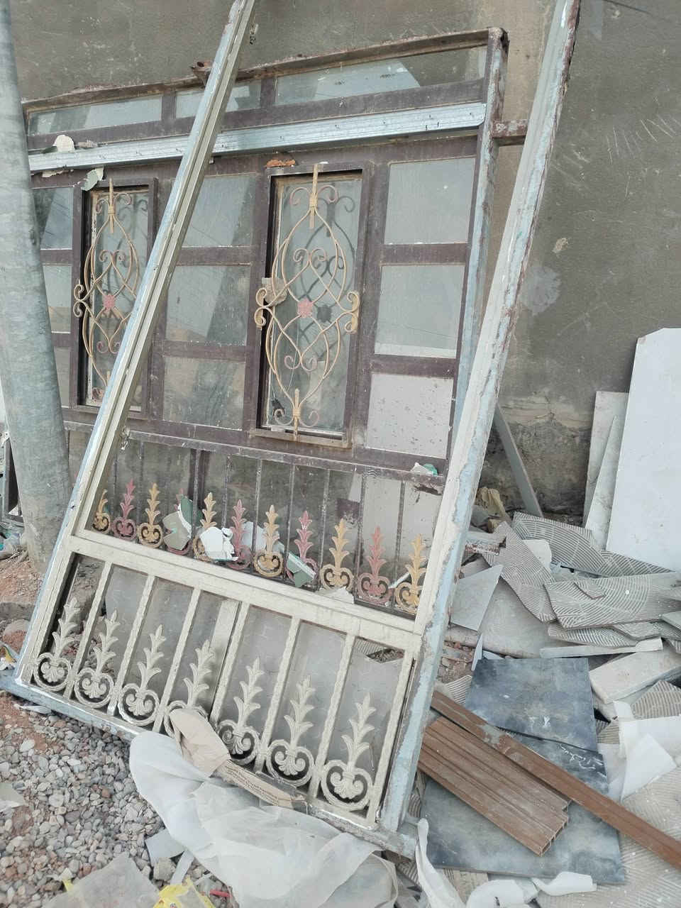 غراض لبيع الشراي يتصل او ع خاص 📍مكاني شامية حي العسكري هذا رقمي  ***********
شباك حديد الثقيل الارتفاع 170سم والعرض 2م

باب حديد الثقيل الارتفاع هو والجرجوبة240سم والعرض 1م

سخان شغال س 60وبي مجال قليل 

مراوح ثنينهن 20
