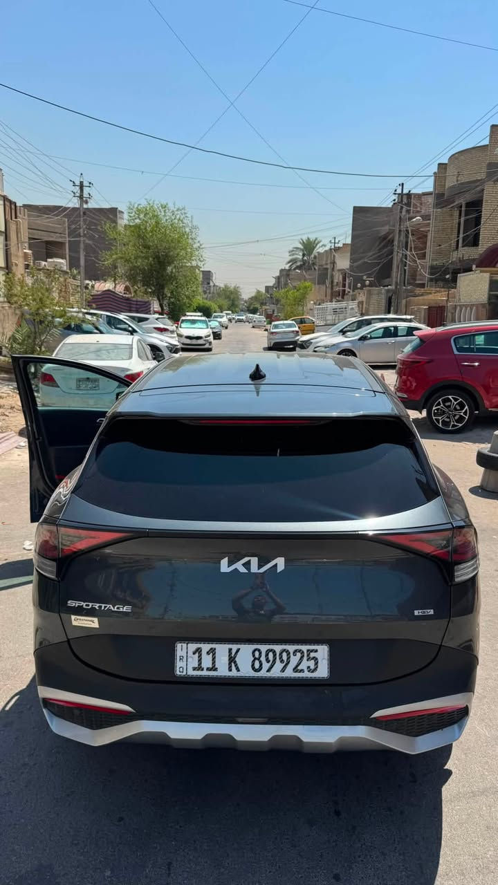 للبيع Kia Sportage Hybrid 2025 – LX وارد أمريكي 🇺🇸
سبورتج هايبرد موديل 2025، فئة LX مواصفات عادية ، لون فيلي، وارد أمريكي

🔹 الممشى: 13،500 كم فقط
🔹 السيارة بعدهة جديدة وبجم كبس بالليبل
🔹 حادثها الباب الخلفي جهة الراكب وموجودة الصور
🔹تبديل الباب الخلفي تفضيخ نفس اللون مع تصليح بسيط داخل الباب الخلفي وداخل الدعامية الخلفية، وكلشي موضح بالصور
🔹 السيارة بدون أي نقص أو برغي وجاهزة من كل النواحي
🔹 فلاتر الهواء مبدلة وكالة من شركة كيا
🔹تبديل دهن اصلي حسب الكتلوك مع استخدام بانزين محسن فقط
🔹 عليها عازل حراري أصلي للجام
🔹 السيارة حيل معتنين بيها ونظافتها جداً ممتازة

السيارة جاهزة وجديدة وما تحتاج أي شي ، شغل واطلع

💰 السعر: 192 ورقة
بيها مجال قليل
*********** 
بغداد
