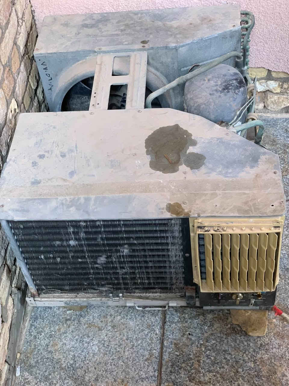 مكيف جنرال 27 طنين وربع فقط عطل الماطور ثمن سعره واتصل ***********
