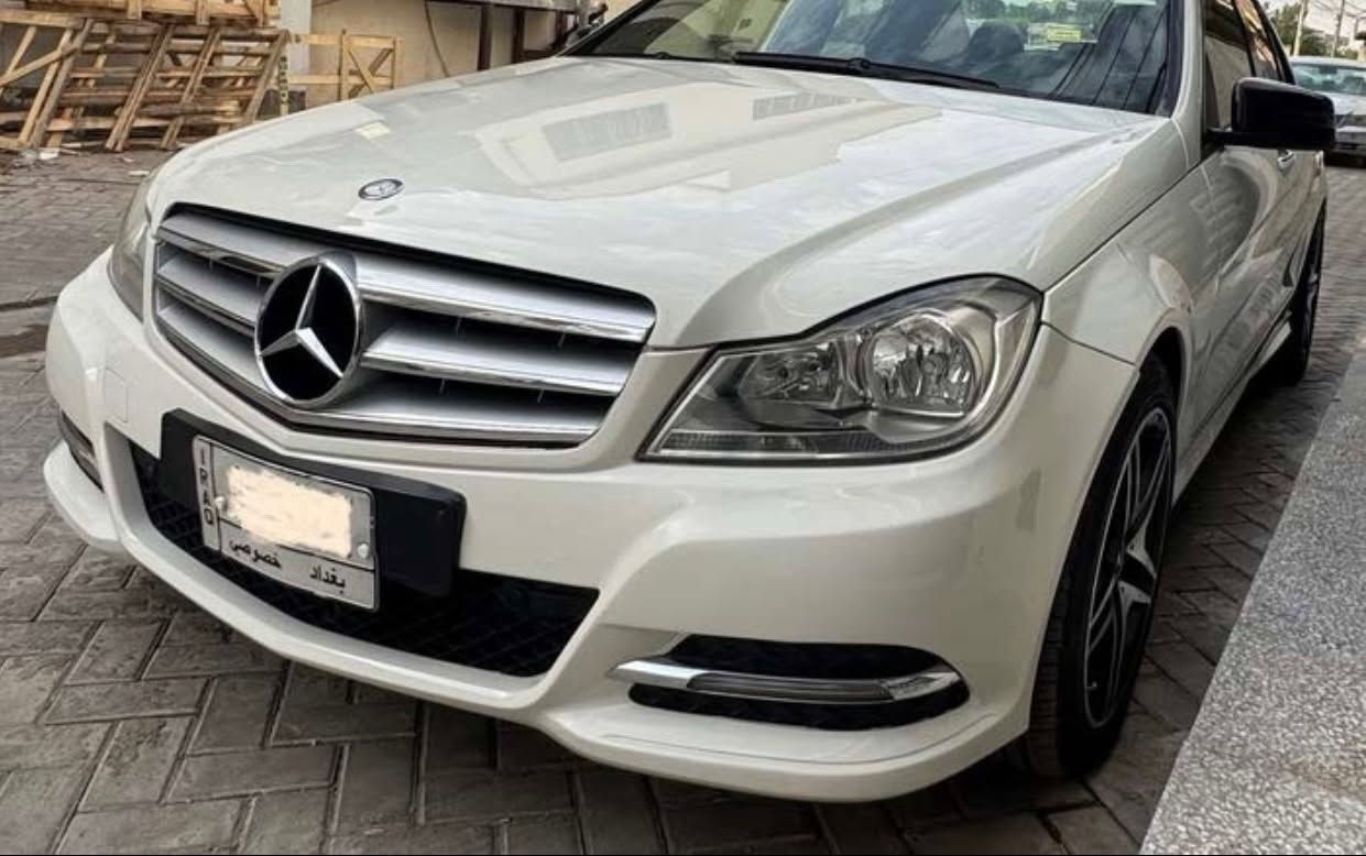 صدر حدادية جديد والمكينة والكير والتبريد كفالة
مرسيدس C300 2012 بانوراما فول مواصفات
عليها إدامة كاملة ⬇️
-تخم تايرات جديد
-تبديل دهن وكالة جديد
-دسكات اصلية جديدة
 -ماء راديتر اصلي جديد
على ايدي السيارة ماناقصها شي
-مواصفاتها ⬇️
مكينة 3000 العقل فوك المكينة المرغوب 
الكير 7 نمر - خزن كراسي - كامرة خلفية - مثبت سرعة - مرايا كهربائية - قطعتين تبريد - منظومة الصوت Harmon Kardon - تدفئة الكراسي
كلشي على البلاد مامفتوح برغي
أصولياتها ⬇️
رقم بغداد مشروع وطني تتحول بأي محافظة
بأسمي السيارة 
رقم انكليزي جديد
البدي ⬇️
وارد أمريكي الجاملغ الايمن بارد
بيها تكحيلات بإجزاء مختلفة حول السيارة
بدون تبديل قطع و بدون تعديل
سعرها ⬇️
140$ وبيها مجال للشراي
مكان السيارة ⬅️ مركز البصرة 
للإستفسار التواصل على الرقم : ***********

نص مكتوب في الصور:
- السوق المفتوح opensooq.com