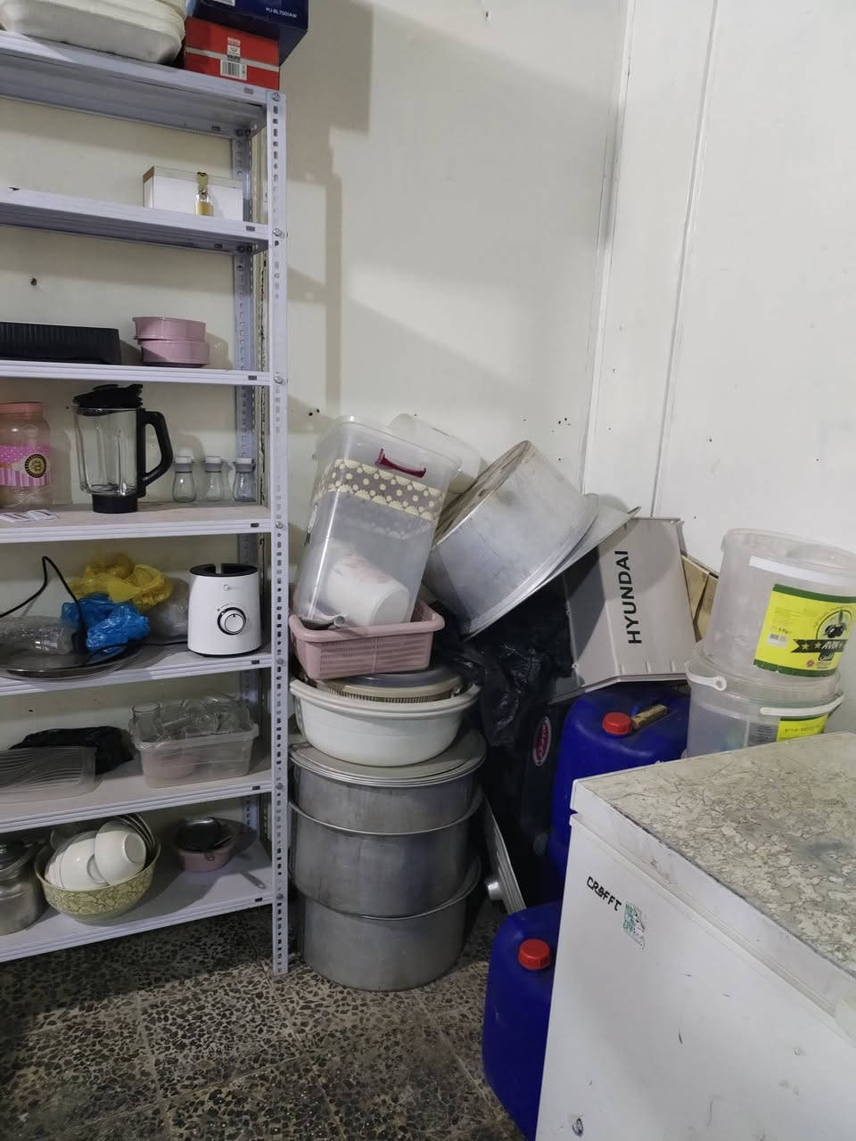 السلام عليكم للبيع غراض مستعملة نضيفات جدا ستخدام قليل للستفسار هذا رقمي***********
