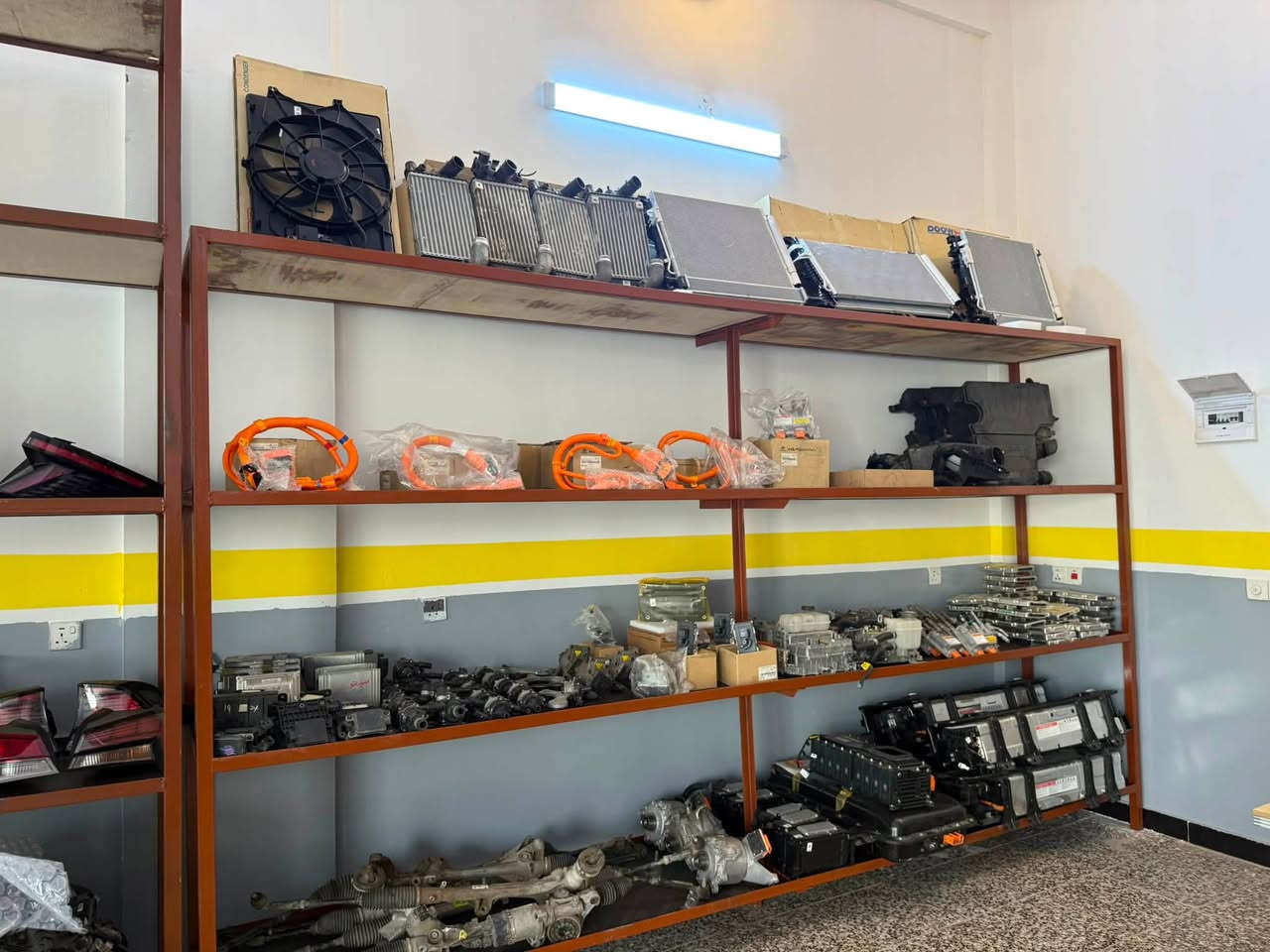 🚗 إعلان لأصحاب السيارات الكورية الهايبرد! 🚗
توفرت لدينا الآن تشكيلة من قطع غيار سيارات الهايبرد (الهجينة) الكورية بأفضل جودة.

🔹 راديترات لمختلف السيارات (توسان، سبورتاج، سورينتو، سوناتا,نيرو،النترا).
🔹 طرمبات كير (إلنترا، نيرو،توسان،سوناتا).
🔹 كيبلات هايبرد.
🔹 عقول إنفيرتر وعقول بطارية.
وغيرها من القطع الإلكترونية والميكانيكية الخاصة بالهايبرد!
📍 نسعد بزيارتكم في فروعنا:
🏢 العنوان الأول: صناعة البياع - الشارع السابع
للتواصل والاستفسار:
📞 محمد: ***********
📞 أحمد: ***********
🏢 العنوان الثاني: الطالبية - فلكة 83 - مقابيل الكهرباء
للتواصل والاستفسار:
📞 أحمد: ***********
📞 مصطفى: ***********
✨ أهلاً وسهلاً بالجميع.. نتشرف بزيارتكم وبخدمتكم دائماً، كل الهلا بيكم!
