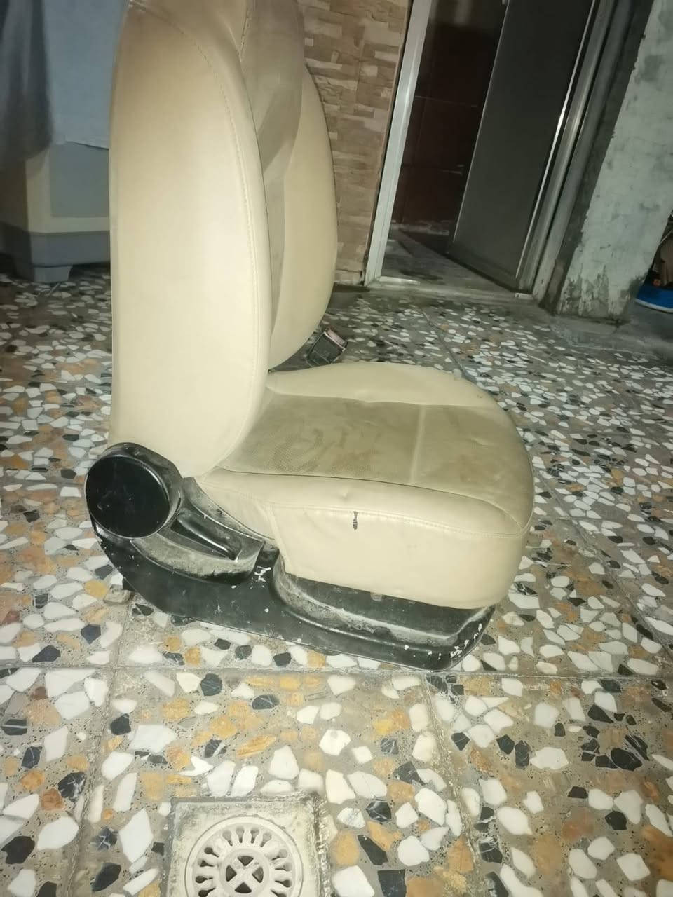 سلام عليكم كشن جلد نضيف لاشك لامحكوك  نضيف الكشن لو مال اوبتر لو مال افيو وعل اغلب اعتقد اوبتر جهه الصدر الكشن ومكانه بغداد البياع تقاطع درويش
قيم وتعال أخذه
للاستفسار ***********وتساب
***********
سلام عليكم كشن جلد نضيف لاشك لامحكوك  نضيف الكشن لو مال اوبتر لو مال افيو وعل اغلب اعتقد افيوجهه الصدر الكشن ومكانه بغداد البياع تقاطع درويش
