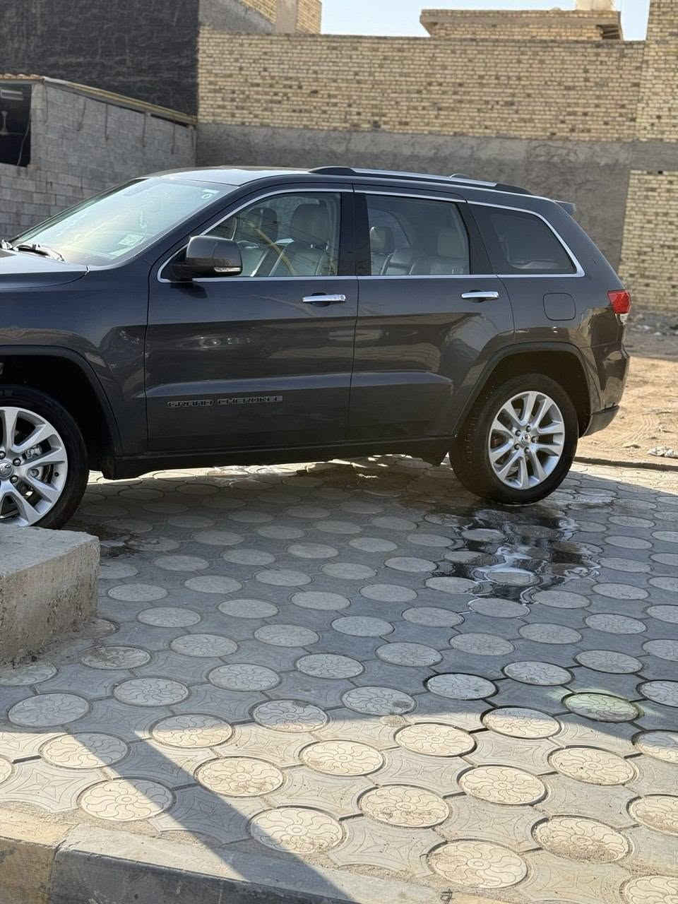 جيب لاريدو لمتد  2017
رقم ميسان 
 كلش جديدة ونظيفة
دينار متصرف عليها 
بيها رصعه بلبنيد فقط 
بدون دواخل
محرك وكير بشرط مامفتوح
والسيارة جاهزة وبحالة ممتازة
المواصفات
كاميرا
حساسات
كشنات جلد
كشنات تبريد وتدفئة
كشنات كهرباء
كشن ميموري وخزن
كشنات خلفية تدفئة
اشاير بالمراية
ستيرن هيتر
فورويل 4x4
مانع انزلاق
مثبت سرعة
تحكمات ستيرن جهتين
شفتات كير
بصمة تشغيل
بانوراما
قطعتين تبريد
تبريد ثلج
بروجكتر
حساس كير
LED أمامي
زينون
صندوق كهربائي
جكات
تايرات جديدة
وباقي المواصفات موجودة
السيارة نظيفة
للاستفسار
***********
