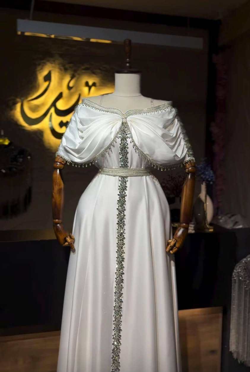 فستان • اوف وايت • مقاس ٤٠