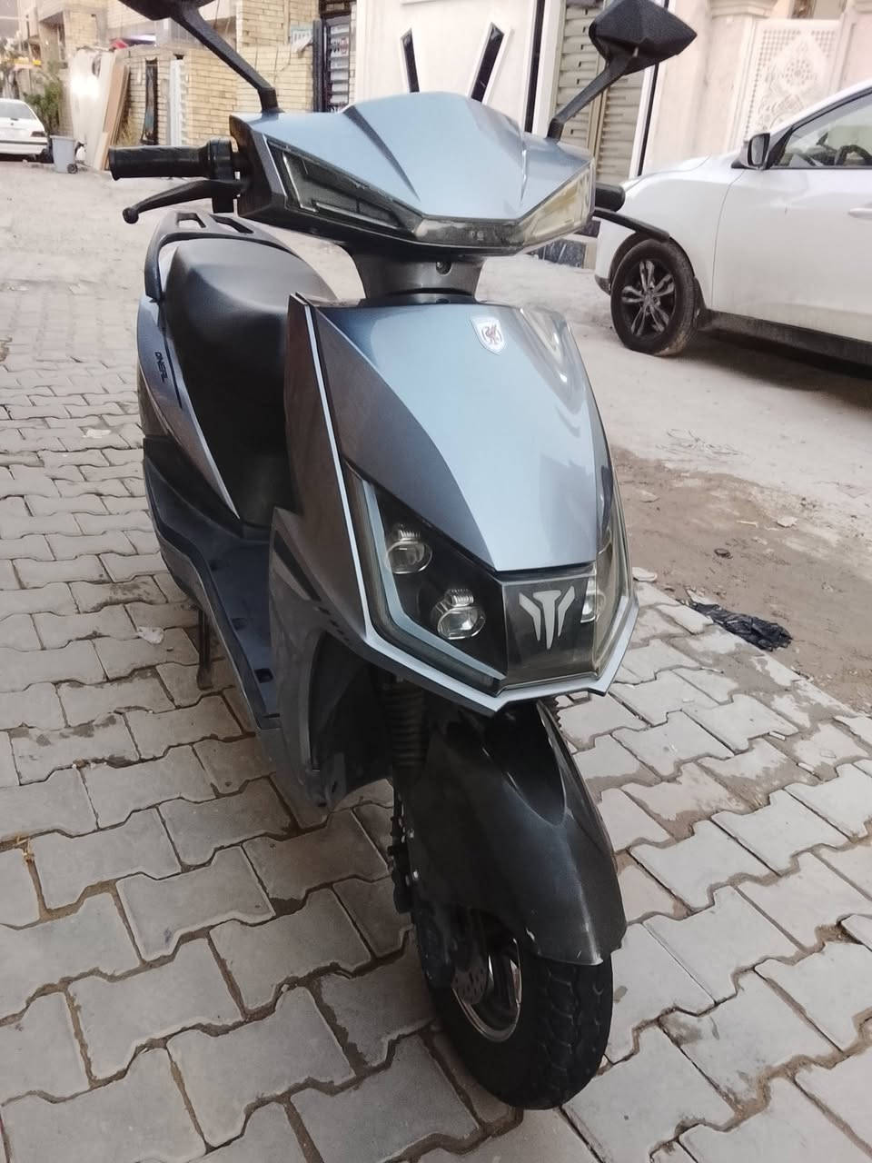 السلام عليكم دراجه شحن سكنس ملف 2000 واط 6 بطاريات كبار بيها نظام باركنك حمايه بيها نظام بك الرجوع للخلف بيها 3 سرع السرعه القصوى 99 حقيقي بيها سويجين وبصمتين إذا تشحنها 100 تمشيك 70 كيلو السعر 550 وبيها مجال حك جيه الاستفسار *********** العنوان الحريه
