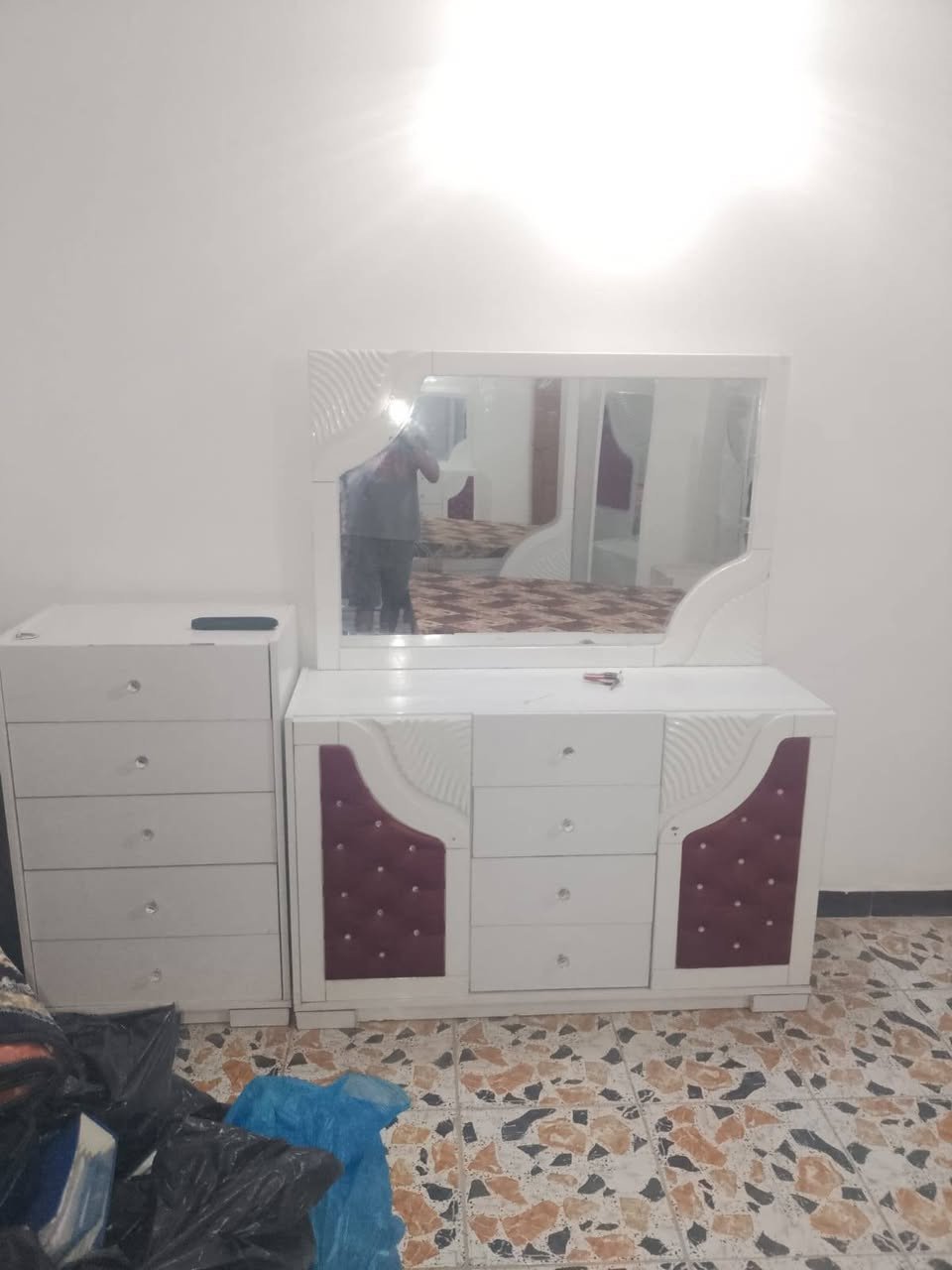 السلام عليكم غرفه تركيه نضافه 90 ٪ رايده 400 والنقل عليك بغداد البعيثه رقم الهاتف ***********
