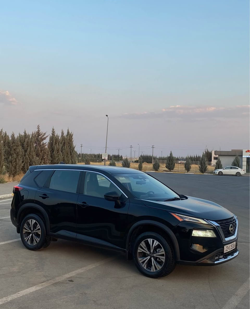 نیسان ڕۆگ 2023 sv ڕەشی قەتران نمونە لەجوانی 

سەیارەکە ماڵی دۆستە زۆر زۆر جایزە یەک دینار مەسرەفی تیا نیە . کامل سێرڤس کراوە چوار تایە و ویلی لۆکی لەژێرە . 

گێڕ و مەکینە و تەبرید و تەحویل و تەقەو ڕەقەش بەشەرت . ( مەکینەی نەکراوەتەوە ) 

تەنیا بۆنیتی بۆیاخە بێ ناوگرتن ، بەس ئێرباگی سوکانی تەقیوە بیلادی دانراوەتەوە ، سارد و شوخت و وردەی نیە .

سەنەوی و ڕەقەم و هەمو شتی تازەیە تا 2031 بەناوی خۆمانەوەیە . 
مواسەفات : شاشە کامێرا حاسە ، کامل ڕاداری پێش و دواو لاتەنیشت ، بەسمە و چوار دەرگا بەسمە ، کوشن کارەباو کوشن هیتەر ، سوکان هیتەر ، کامل زینۆن و زۆر مواسەفاتی تر …. 
نرخی تەنیا 132 گەڵاو مەجالێ زۆۆر کەم .

***********
*********** السليمانية, العراق

نص مكتوب في الصور:
- bid.cars