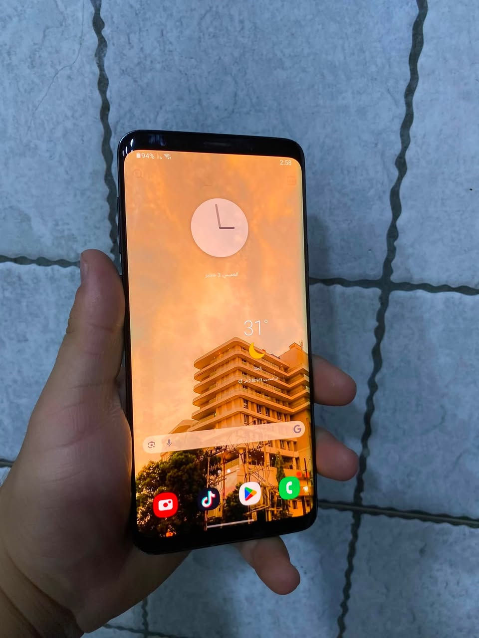 السلام عليكم
Galaxy s9 Plus 
ذاكره 128 .. نضافته عاليه جدا 
دبل شريحه .. شحن سريع 
شاشه منحنيه سوبر امولد بيها طبع خفيف جدا
ببجي 60 فريم .. كاميرات رهيبه 
سعره ( 170 ) وبي مجال مو شراي لا تدوخني رحمه لاهلك .. ملحقات كامله 
مكاني حله .. ***********
