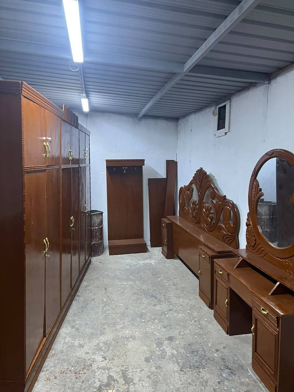@السلام عليكم 🌹
غرفة خشب للبيع، مستخدمة 
💰 السعر: 500 ألف
🚚 الشد والنقل مجاناً داخل العزيزية
للاستفسار والتواصل: *********** 📞
