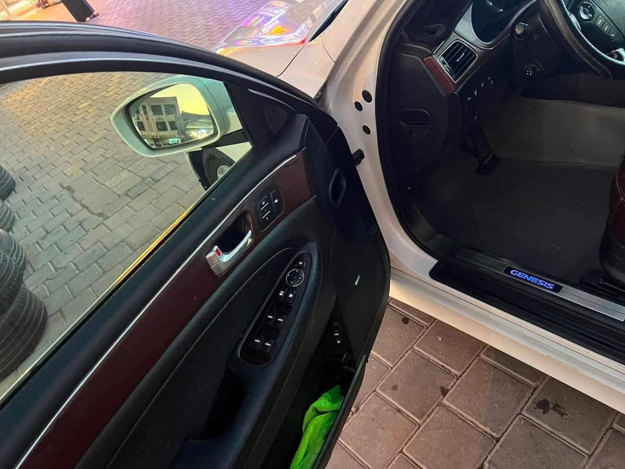 جنيسس 13 رويال خليجي فول مواصفات رقم اربيل بسمي السيارة 1/كشنات جلد فتحت سقف 2/دبل موس 3/بصمه بيبان بصمة تشغيل 4 شاشه كبيره بلاديه /5رادار امامي 6/بصمة الصندوق السعر 135وبيها مجال أو مراوس حسب القناعه
حادثه جاملغ وبنيد مبدل بدون دواخل 
مكان السياره بغداد الكراده 
للاستفسار على الرقم ***********
