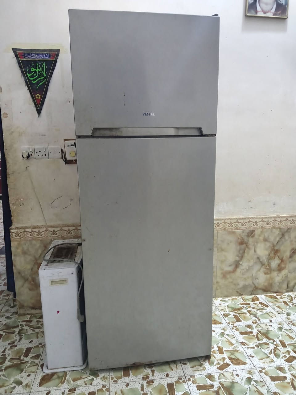 السلام عليكم 
ثلاجه للبيع الماطور شغال فقط بيها ليك بسعر مناسب 
***********
