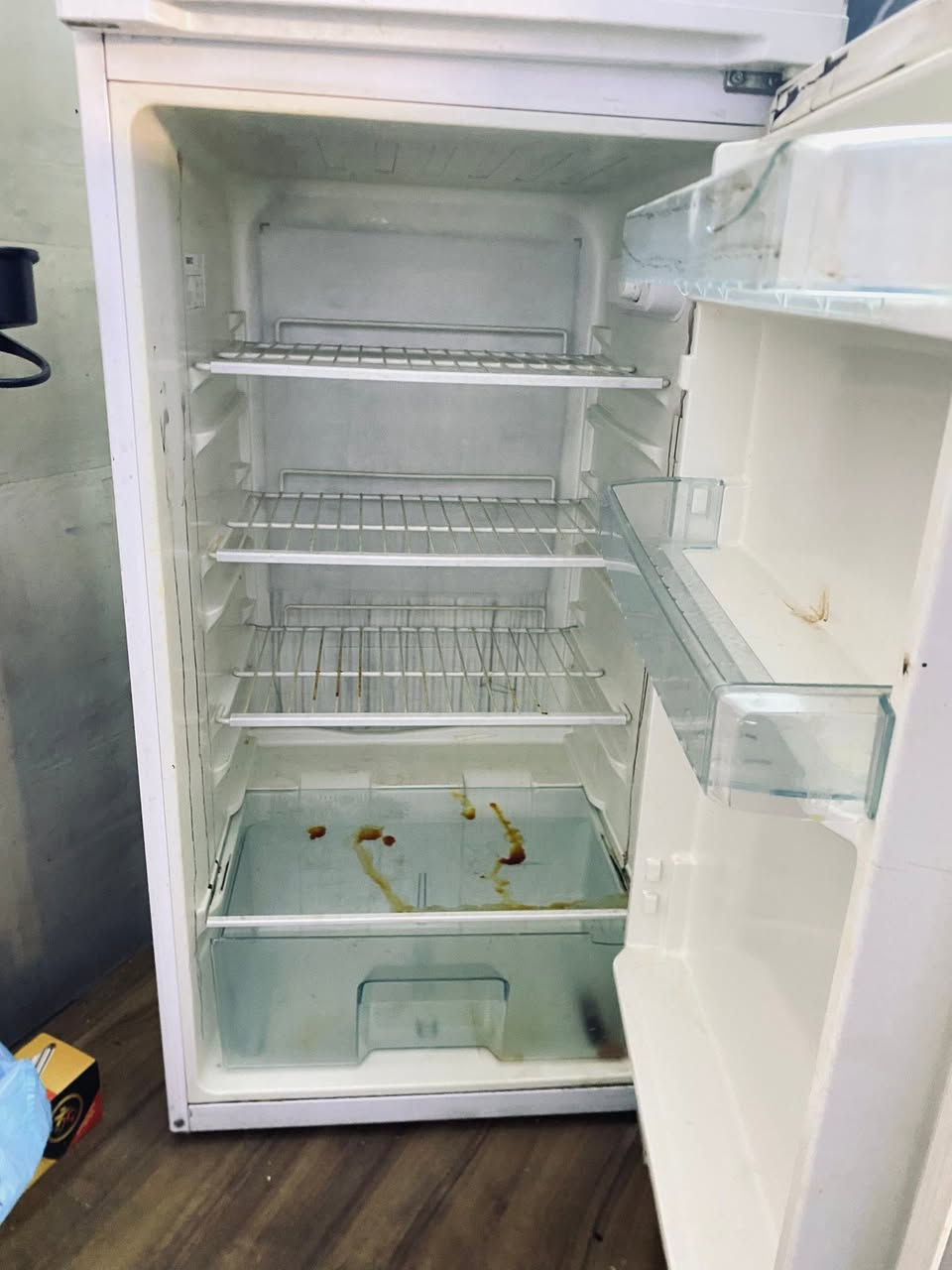 ثلاجه بيكو مستعمل للبيع نظافه مثل مموضح كدامك قيم بلي يرضي الله واخذه شغاله مكاني بغداد زيونه تواصل واتس ***********
