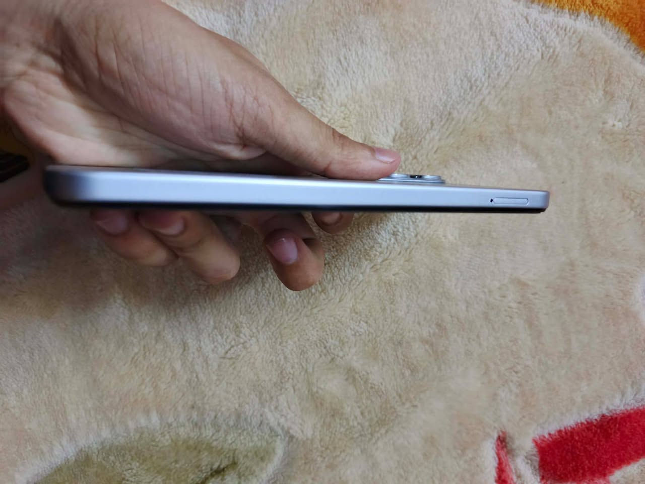 جهاز infinix 60i للبيع
مواصفات الجهاز 
بشاشة قياس 6.7 بوصة بمعدل تحديث 120 هرتز، وبطارية بسعة 5160 الشاشةالحجم: 6.7 بوصة.النوع: IPS LCD.الدقة: HD+ (720×1600 بكسل).معدل التحديث: 120 هرتز لتجربة سلسة.السطوع: 700 شمعة (تتحمل ضوء الشمس)  والذاكرةالمعالج ثماني النواة.ذاكرة الوصول العشوائي (الرام): من 4 إلى 8 جيجابايت.نظام التشغيل: أندرويد. الكاميراتالكاميرا الخلفية: بدقة 50 ميجابكسل.تصوير الفيديو: يدعم حتى دقة 1440 بكسل البطارية والتصميمسعة البطارية: 5160 مللي أمبير.سُمك الهاتف: نحيف بقيمة 7.7 ملم.الوزن: 188 جراماً.مقاومة الماء والغبار: معيار IP64 (ضد رذاذ الماء). مراجعة الهاتف وأداءه بشكل عملي 
سعر الجهاز 225وبيه مجال للطيبين 
التواصل على هاذا 
الرقم ***********
