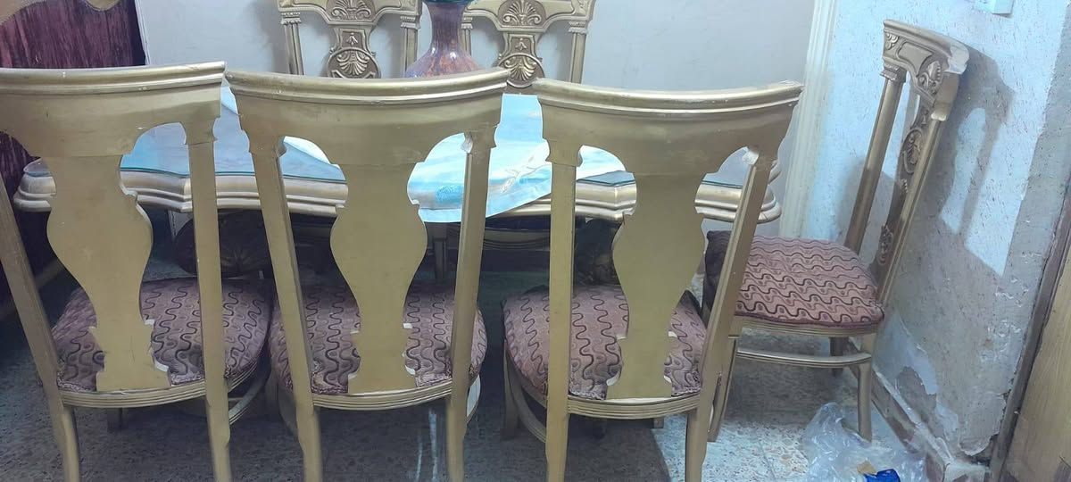 تخم ملكي للبيع مع طبلات مع ميز طعام السعر 600 ألف وبي مجال عنوان بغداد الدورة ***********
