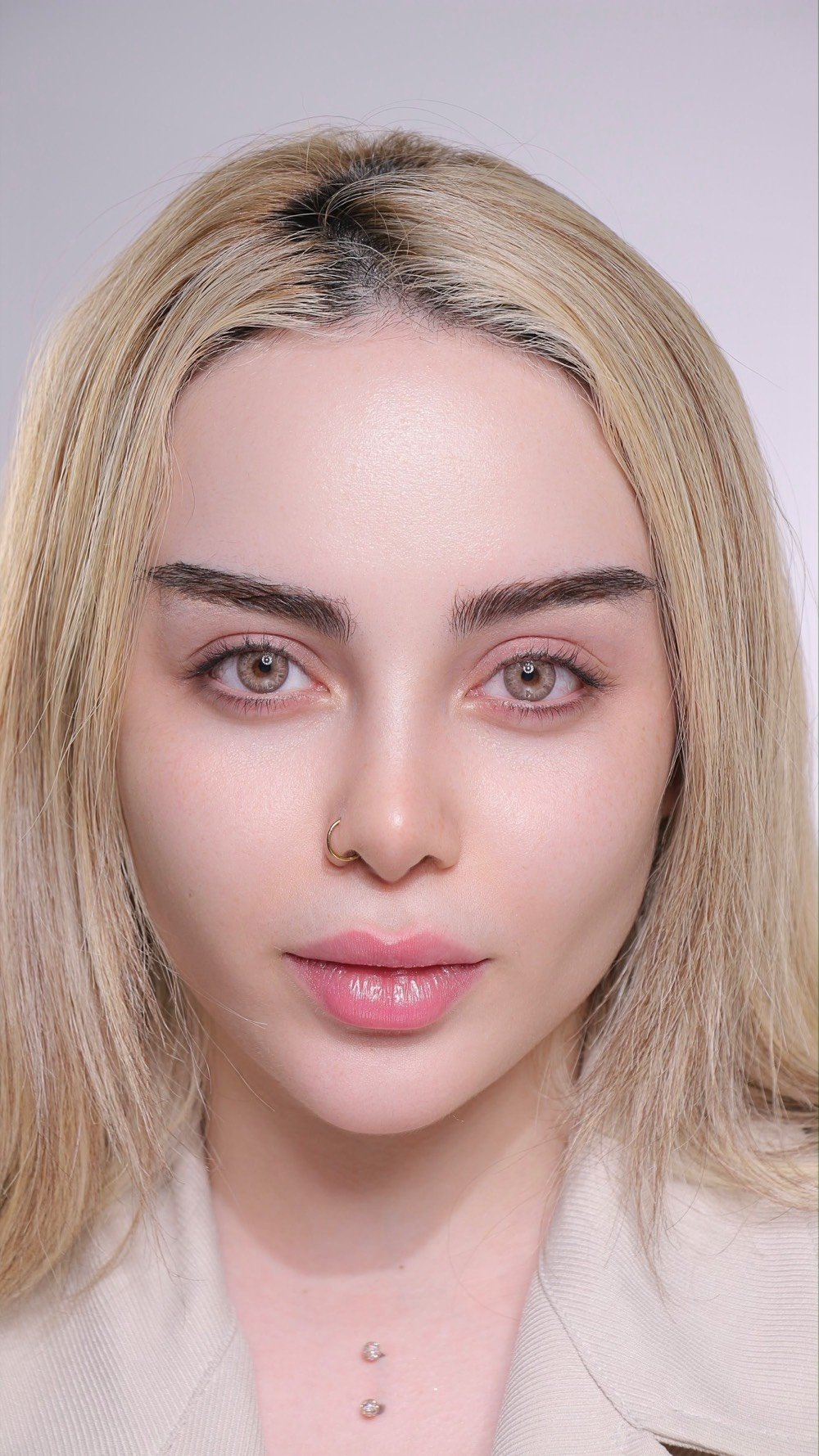 عدسات لاصقة طبيه وتجميليه ماركه عالميه سنويه الس