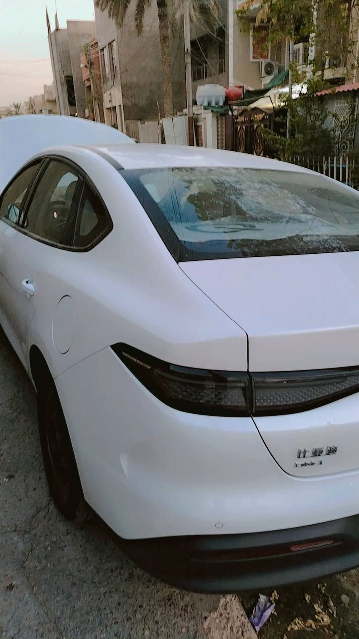 فدوه لعمرك كلشي اكو عجبك السعر هلا بيك معجبك تلكي الأحسن منه يروحي

م/ BYD seal 5 مكفوله

سياره ماشية 8 الالف

موديل 2025

بصمه وكرت

شخط فقط واحد بالدعاميه مكحل

السعر 19 و 800 قفل قفل 

اتصال فقط ما متواجد على الفيس  

مكان بغداد الشعب ***********
