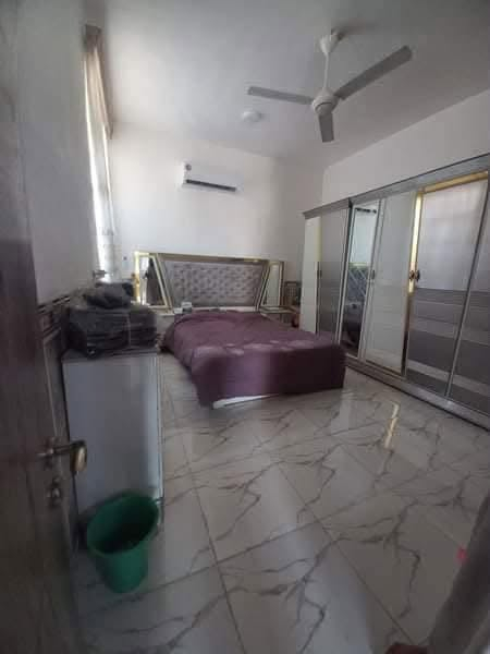 بيت 🏠 للبيع المساحه ١٧٠ م الموقع كربلاء طويريج حي المستقبل طابقين يحتوي على ثلاثة أغرف نوم وصالتين ومطبخ واستقبال ومجمع صحيات داخليه وخارجيه بناء حديث البيت 🏠 ينباع مع الأثاث وسعره جدآ مناسب ثاني بيت 🏠 ع الشارع العام للاتصال ***********
