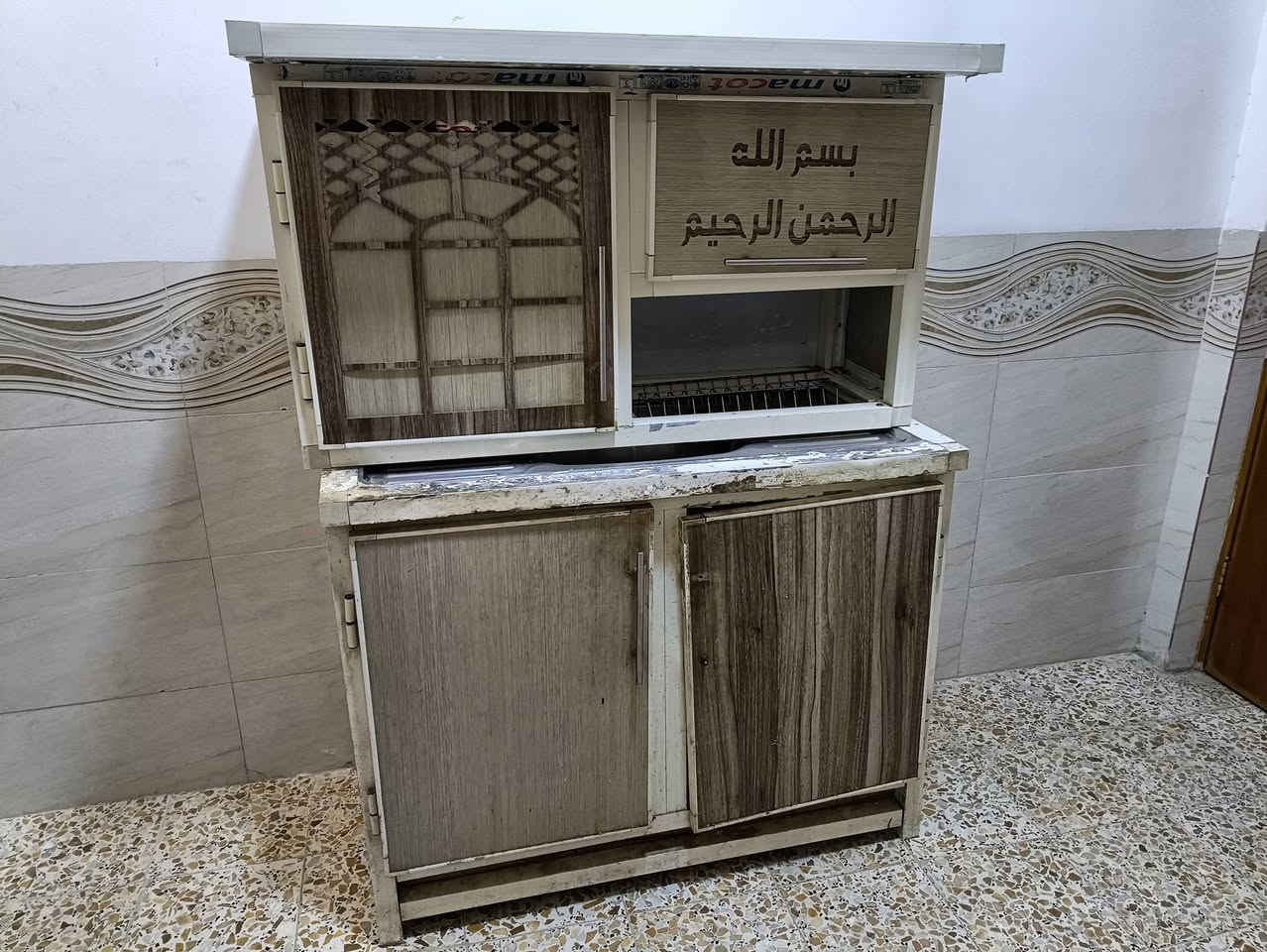 كاونتر للبيع مو كلش نضيف يراده ترتيبات الباب متنسد سعره 80 قفل 🔒    
@إشارة ***********
