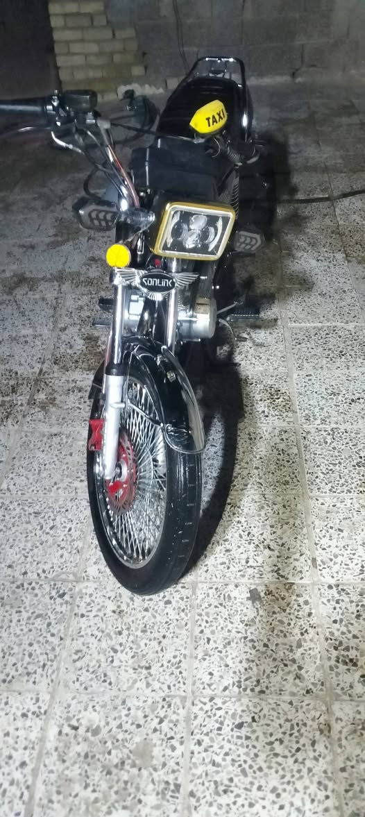 🏍️ للبيع دراجة سونك 4 كير
🔹 الموديل: 2024
🔹 المحرك: 25
🔹 الحالة: نظيفة جداً ✨
🔹 الدراجة جاهزة وما تحتاج شي
💰 السعر: 600 ألف
📍 بغداد: النهروان 

📞 للتواصل: ***********
للجادين فقط، والتفاوض بالمعقول.
