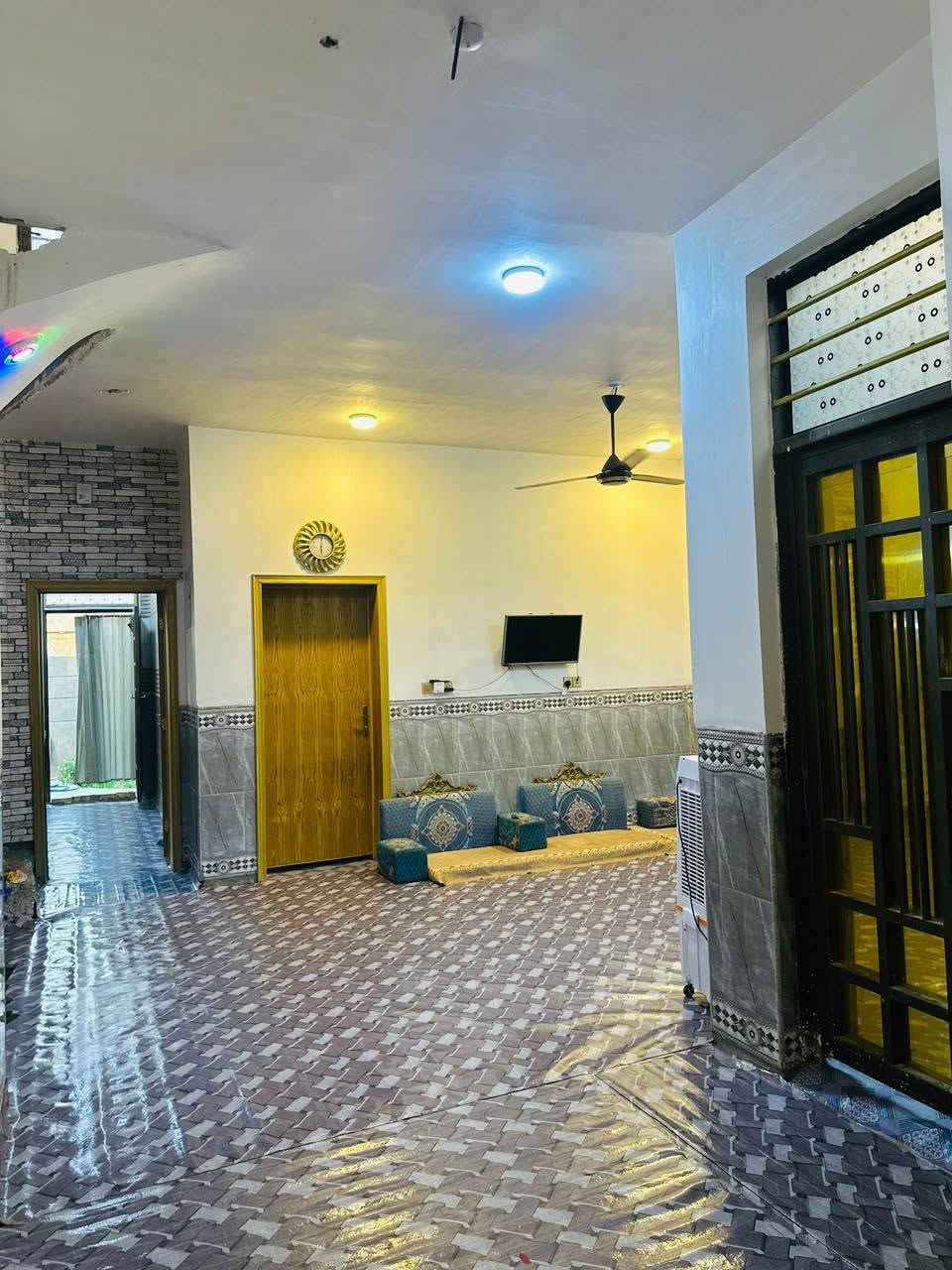 السلام عليكم
🏡 بيت للبيع – طابو زراعي سند 25 ب اسمي 
📍 الموقع: حله تقاطع العلويه شريفه ع منطقه الجهاد قرب مسبح عشتار . 
🔹 المساحة: 200 م²
🔹 البناء: حديث (طابوق وسقف صب كونكريت)
🏠 يتكون من: 
- مطبخ  
- استقبال  
- صالة  
- غرفتين نوم  
- مجمع صحيات  
سعر مناسب 
📞 للاستفسار:‏‪***********
                      *********** واتساب
