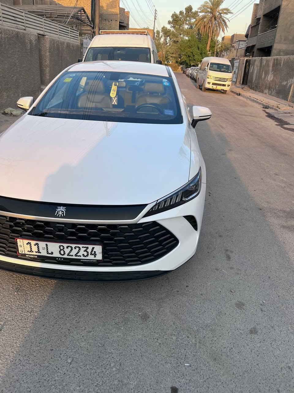 🚘 للبيع مستعجل | BYD كن بلاص 2025
سيارة BYD كن بلاص موديل 2025، معروفة مواصفاتها

🔹 اللون: أبيض

🔹 الداخل: زيتوني

🔹 بيها طخّة بسيطة بالدعامية الخلفية، وشوية لايحة بالجنطة

🔹 الجنطة سحب عالبارد

🔹 يوجد صبغ بالدعامية

🔹 سبير BYD أصلي جديد، قياس 17

🔹 حوض السيارة وحوض الجنطة مغلفة جلد أصلي

🔹 بانزين: 8.300

🔹 شحن: 21.250

🔹 هايبرد: 1.000

🔹 المجموع الكلي: 29.500

💰 السعر: 18ونص وبي مال 
🔷هزة جديدة
🔷السياره باسمي وتتحول بجميع المحافظات 

📞 للاستفسار: ***********

📍 العنوان: بغداد مشتل حي الراسه
