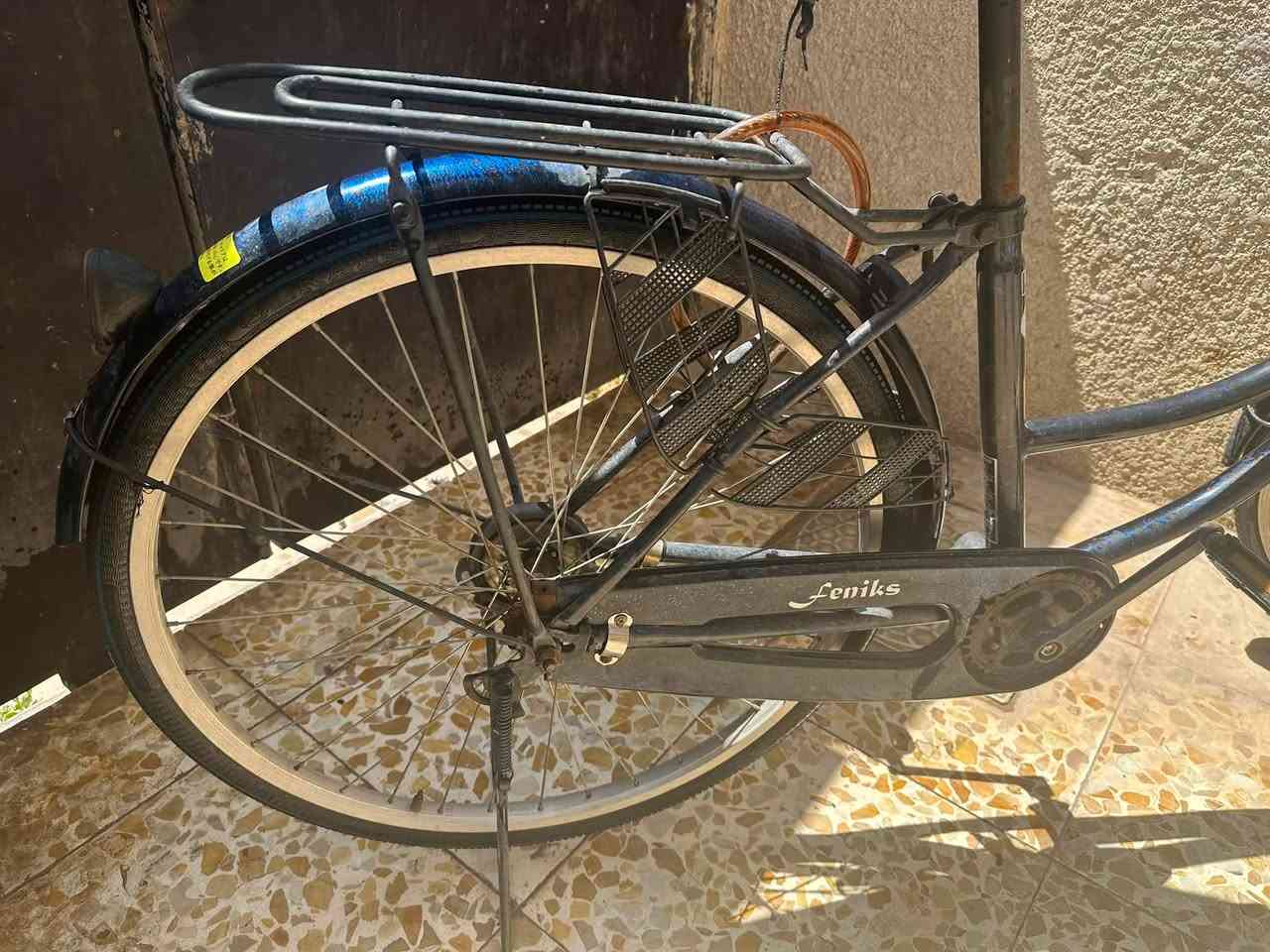 بناتي ب٦٠ الف بحالة جيدة
المكان بغداد
***********
