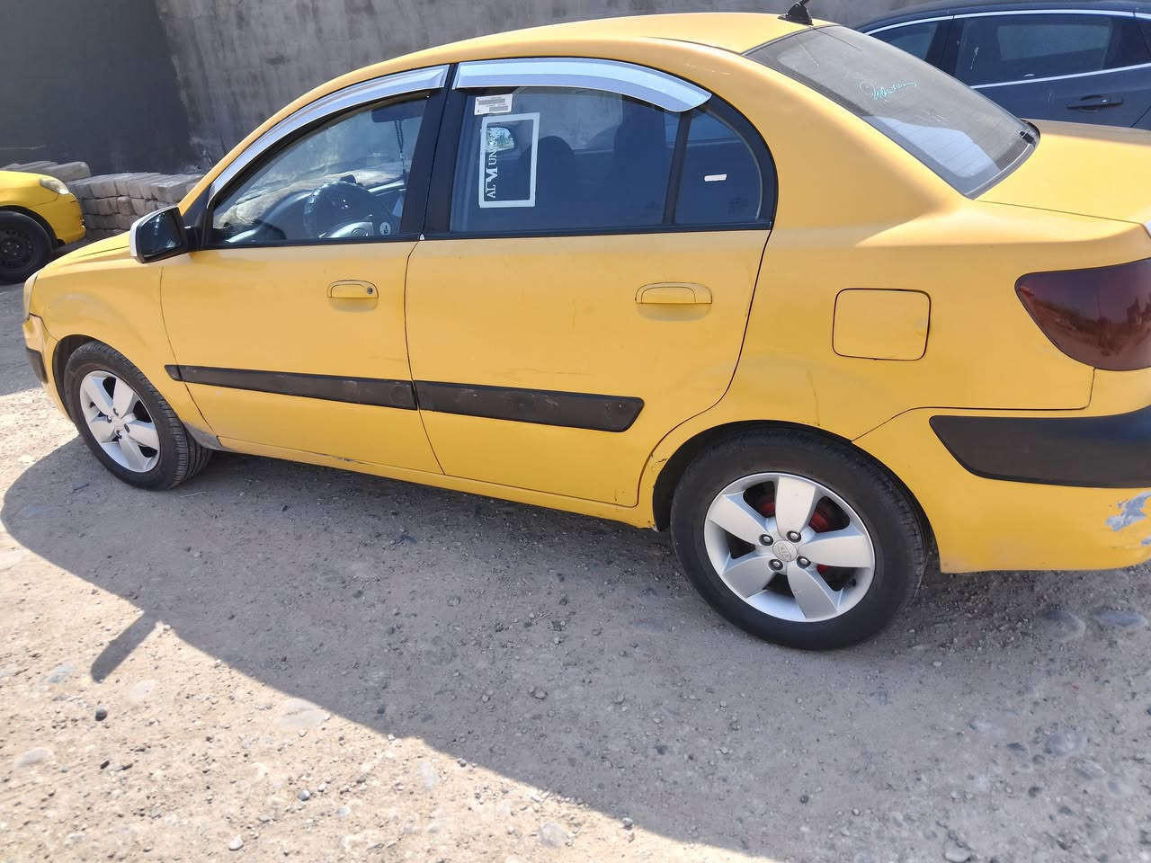 سلام عليكم كيه ريو 2009.هزه جديده هيئه صفر غرامات صفر بااسمي سياره كابون بانزين منضومه غاز بيها كرت .طخم أمامي كامل مبدل مع سترين .طخم تأير جديد صار يومين شادهم.ويل كب برايد ..تبريد ثلج .كير مكنيه شرط .سياره جاهزه مال شارع .رقم بغداد دولي .ضرر جاملغ يسار بيها داخل وباقي تلقيطات معجون مال تكسي بس قليل .السعر 75....***********...ملاحظة بيع نقد فقط ..بدون معارض
