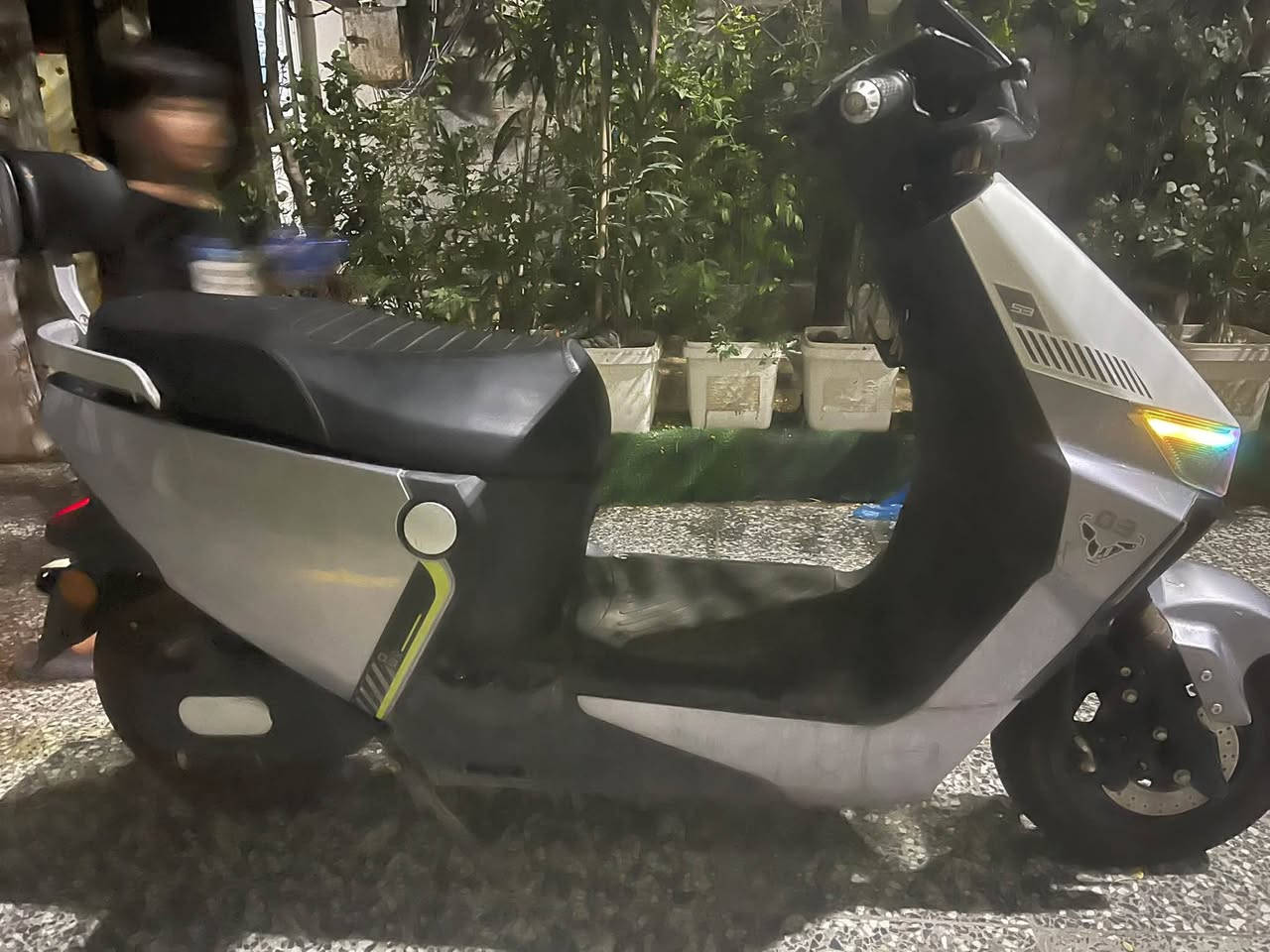 السلام عليكم دراجه شحن للبيع سكنس موديل ٢٦ فول مواصفات
شاشه كبيره جنطه كبيره دبل إشاره يمنه يسره كلوب عالي ناصي نشرات اي نقص ما بيها اخت الجديده نضام البارك نضام الرجوع إلى الخلف بك لايت سرعتها ٧٠ تمشي ٥٠ إلى ٦٠ كيلو حقيقي ٦ باتري ملف ٢٠٠٠ واط حقيقي نحاس فول مواصفات دراجه خير من الله وتجنن تأخذها وتدعيلي استخدام قليل المكان بغداد شهداء البياع السعر  (675)وبيها مجال للطيبين الرقم للتواصل *********** يوجد واتساب عبدالله. 
الرقم فقط واتساب الغط مغلق
