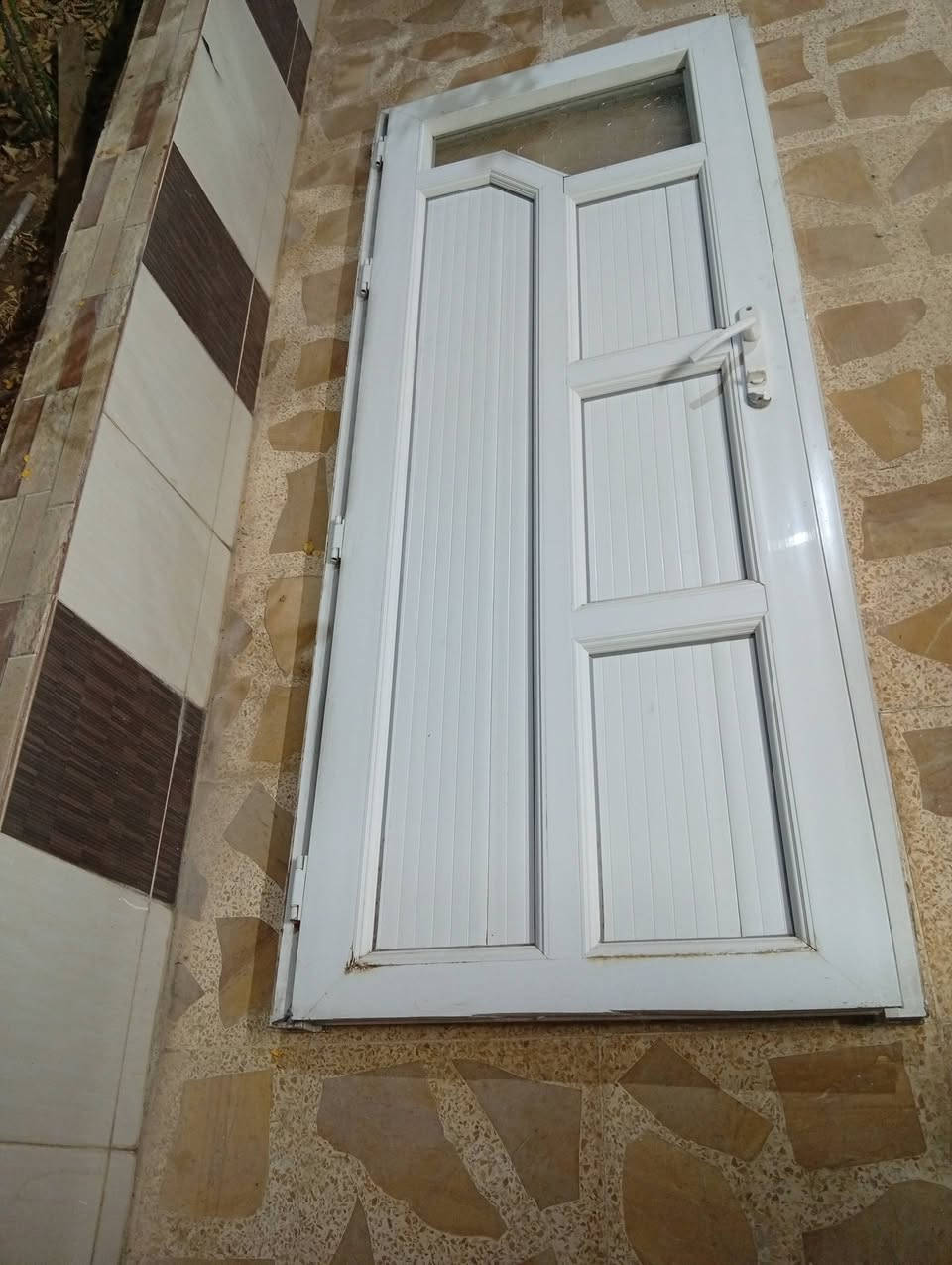 باب المنيوم • ٢م×٨٥سم • قطع سقوف ١٠٠