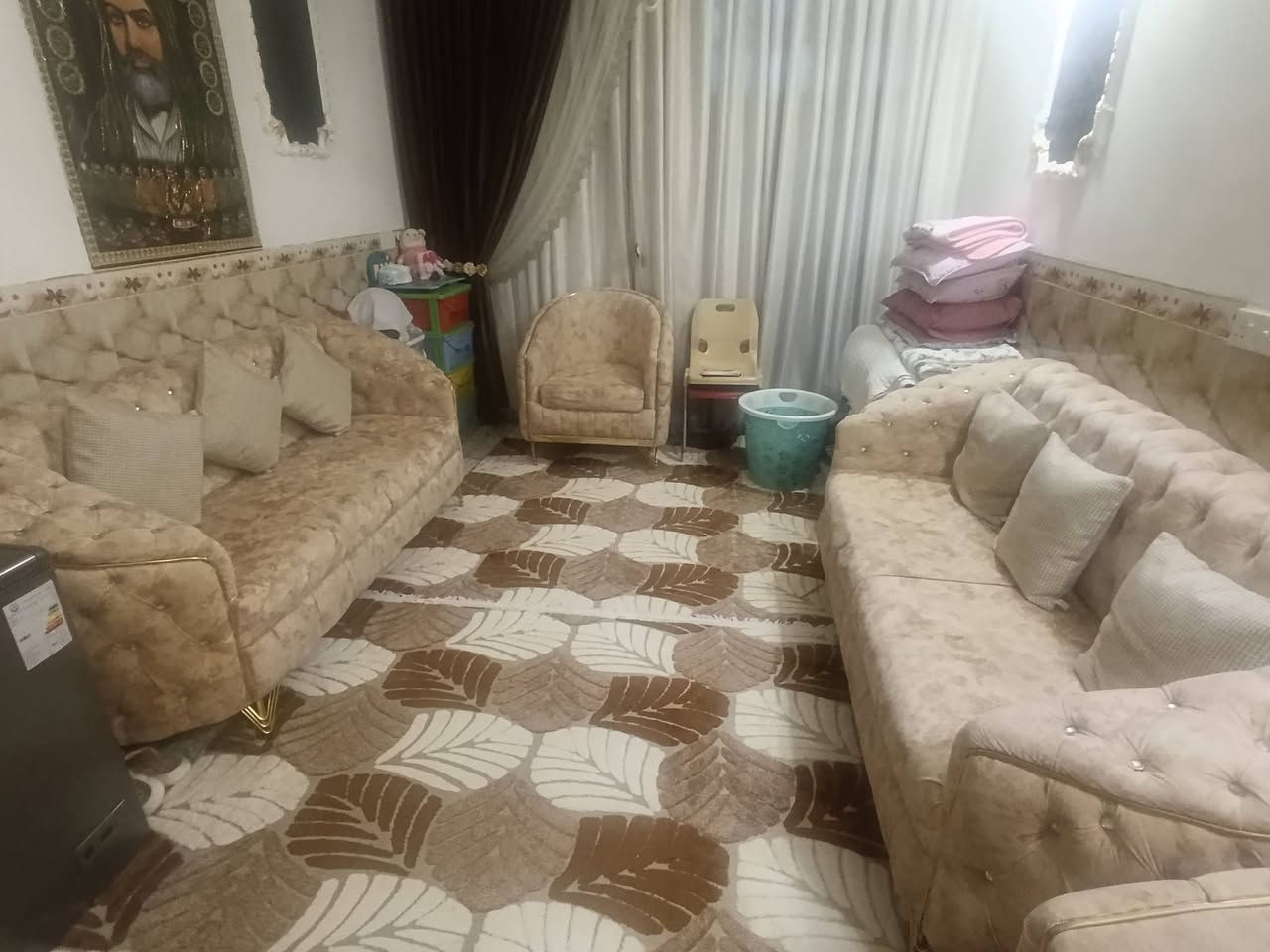 السلام عليكم تخم للبيع نجاره عراقيه درجه أولى نظيف جدآ مابي أي ضرر عدد المقاعد 10 السعر 600 ألف 
***********
