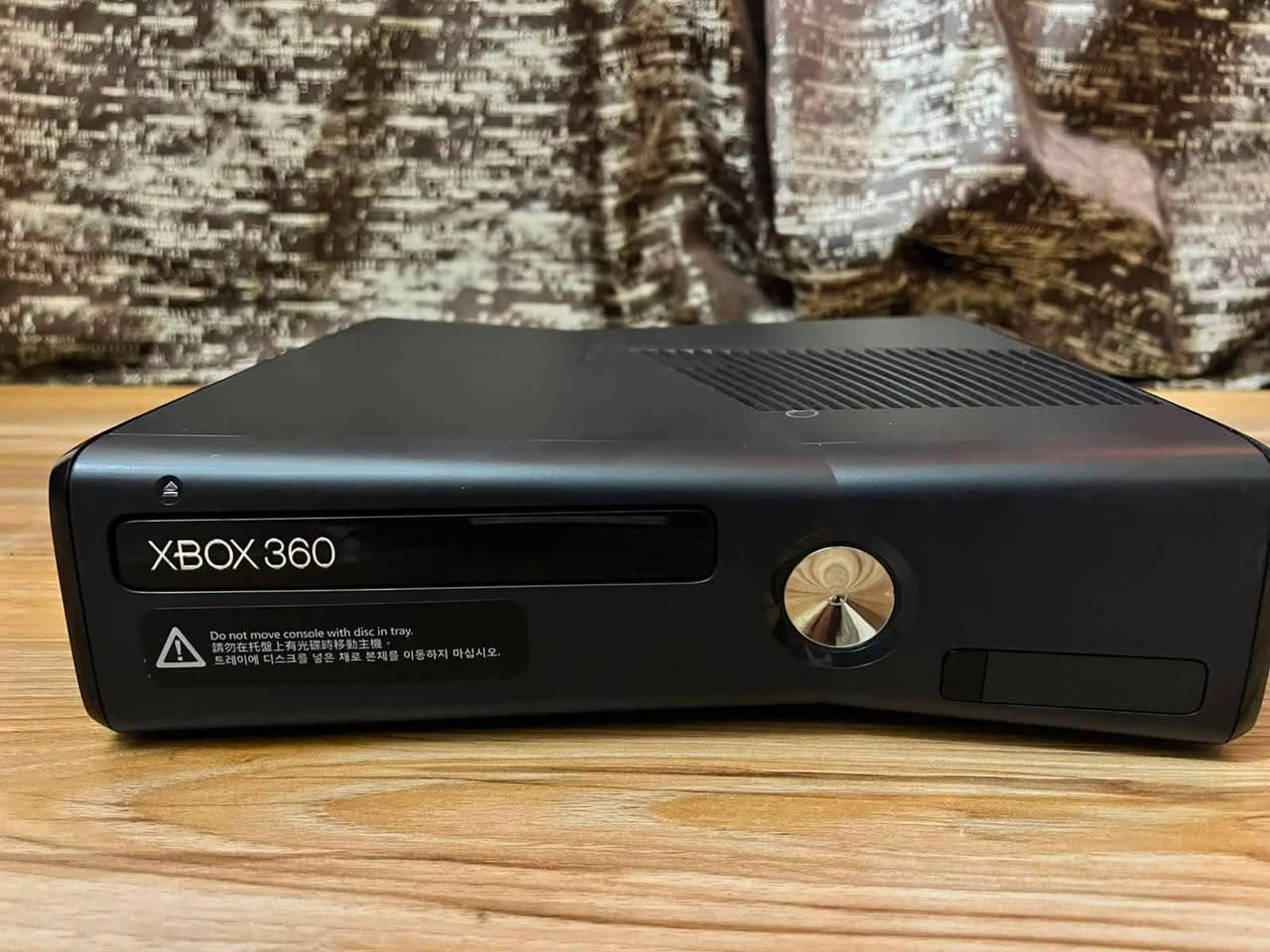 جهاز إكس بوكس 360 سليم النظيف والجاهز مباشرة للتشغيل، محمل بباكج من أقوى وأشهر الألعاب!

 2 يد تحكم (جوستكات 2).

 محولة أصلية.

 كارتونة الجهاز الأصلية (بلادي).
🎮 الألعاب المثبتة على الجهاز:
 سلسلة كول أوف ديوتي كاملة (Call of Duty - جميع الأجزاء).
 جراند ثيفت أوتو 5 (GTA V).
 جراند ثيفت أوتو سان أندرياس (GTA San Andreas).
 فيفا 22 (FIFA 22).
 بيس 22 (PES 22).
 ماين كرافت (Minecraft).
 بالإضافة إلى مجموعة واسعة من أجمل العناوين والألعاب المميزة الأخري.

💰 السعر: 125 ألف دينار عراقي فقط (شامل كلفة التوصيل لكل المحافظات)
📍 الموقع: بغداد - الدورة
📲 للطلب والحجز عبر واتساب:
***********
