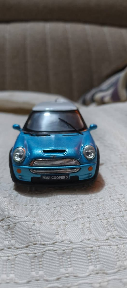 مرحبا رجع توفر للذواقين مجسم. مني كوبر  mini Cooper Sوحجم 1/28  لون ازرق لؤلؤي مختم Mini بكل مكان سعر 11 متوفر توصيل للتواصل ***********
