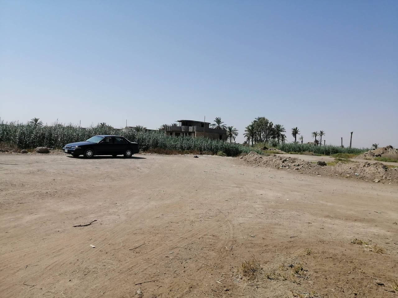 🏡 قطعة أرض سكنية للبيع – فرصة مميزة لبناء بيت العمر 🏡

📐 المساحة: 950 متر
📏 الواجهة: 25 متر
📏 النزال: 38 متر
📜 طابو زراعي سند 25

📍 الموقع: الرمادي – ناحية اليرموك – منطقة زنگورة – قرب جامع الهدى.

✨ تقع الأرض داخل منطقة سكنية هادئة ومريحة، ومتوفر فيها جميع الخدمات:
💧 ماء
⚡ كهرباء
🛣️ تبليط
🏫 مدارس
🏛️ بلدية

✅ الأرض مدفونة وجاهزة للبناء والسكن بالوقت الحالي، يعني ما تحتاج تنتظر أو تتحمل تكاليف دفن وتجهيز إضافية.

🏠 إذا ما عندك أرض وتريد تبني بيت العمر، هاي فرصتك… تعال أخذها هسه ولا تتأخر!
موقع هادئ، خدمات متوفرة، ومساحة ممتازة لبناء بيت مريح مع حديقة ومرافق حسب رغبتك.

📞 للسعر والاستفسار:
📱 *********** واتساب
📱 *********** واتساب
📩 أو مراسلة صفحة المكتب

🏢 مكتب عدنان العسافي للخدمات العقارية
📌 نستقبل جميع العروض العقارية في مدينة الرمادي.

#أرض_للبيع #أراضي_للبيع #عقارات_الرمادي #عقار_الرمادي #الرمادي #ناحية_اليرموك #زنگورة #زنكورة #أراضي_زنگورة #أرض_سكنية #قطعة_أرض #بيت_العمر #بناء_بيت #سكن #أراضي_سكنية #عقارات_الأنبار #عقارات_العراق #أملاك #استثمار_عقاري #استثمار #طابو_زراعي #سند_25 #تحويل_مباشر #ماء #كهرباء #تبليط #مدارس #بلدية #أرض_مدفونة #جاهزة_للبناء #مكتب_عدنان_العسافي #الخدمات_العقارية #عروض_عقارية #عقارات_اليرموك #بيوت_الرمادي #أراضي_الأنبار #للبيع #فرصة_عقارية
