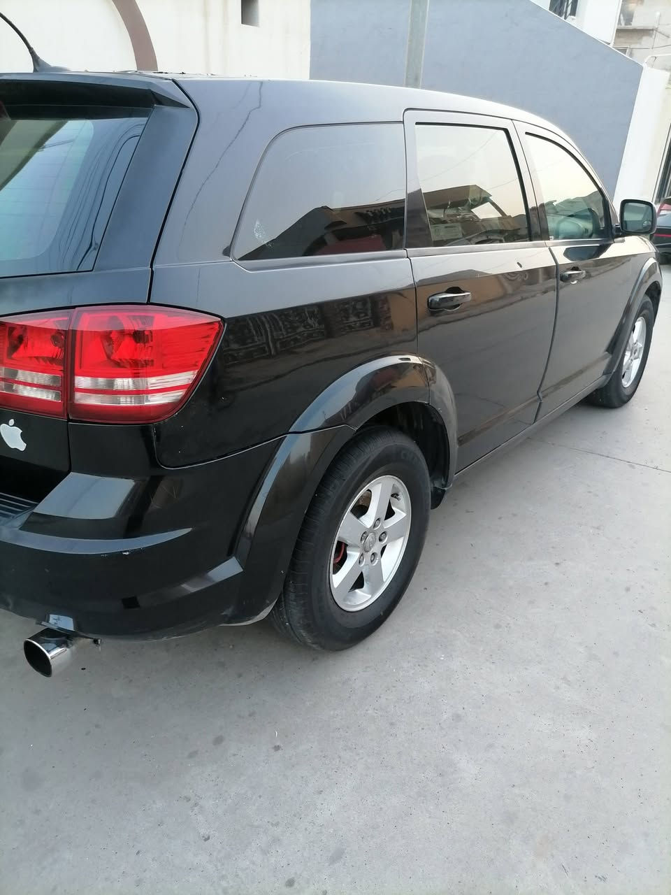 دوج جورني 2012 كلين بدون حادث بس السقف بي شويه ابيظ مكنات ٥ راكب محرك 2400 شرط كير شرط تبريد شغال موصفات بصمه تشغيل أبواب بصمه شاشه اعطال بعد بها هواي موصفات  طخم تاير جديد صارله سبوع شده رقم دهوك شرط التحويل الوكاله السعر 95 الاتصال على الرقم ***********
