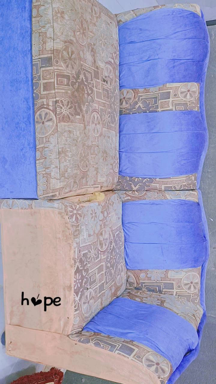 السلام عليكم اخوان قنفات للبيع 18قطعه نظاف شوفت عينكم الشراي يجي خاص مكان ناصريه سجن الصلاحي 

هذا رقمي وخابرني وبلخدمه للشراي ***********

نص مكتوب في الصور:
- hope
- h❥pe