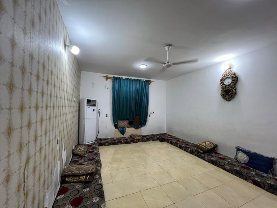 🔥 650 ألف للمتر فقط! 🔥

سعر يستحق الوقفة 👌

🏡 بيت للبيع في شارع المعارض
📍 موقع مميز جداً — يبعد عن الشارع الرئيسي قطعة واحدة فقط

✨ تفاصيل العقار:
▫️ المساحة: 309 م²
▫️ الشارع: 10 متر
▫️ الواجهة: 12 متر
▫️ النزال: 25 متر
▫️ سنة البناء: 2013

🏠 تفاصيل البيت:
▪️ استقبال
▪️ غرفتان
▪️ صالة
▪️ مطبخ
▪️ حديقة خارجية 🌿

💰 سعر المتر: 650 ألف فقط 🔥
✨ سعر جداً مناسب مقابل الموقع والمساحة

📞 للاستفسار أكثر:
مراسلة الصفحة أو الاتصال:

*********** — نهاد
*********** — رسول

🏢 مكتب السراج للعقار
📍 الرمادي — شارع 20 مقابل ماركت العبيدي
