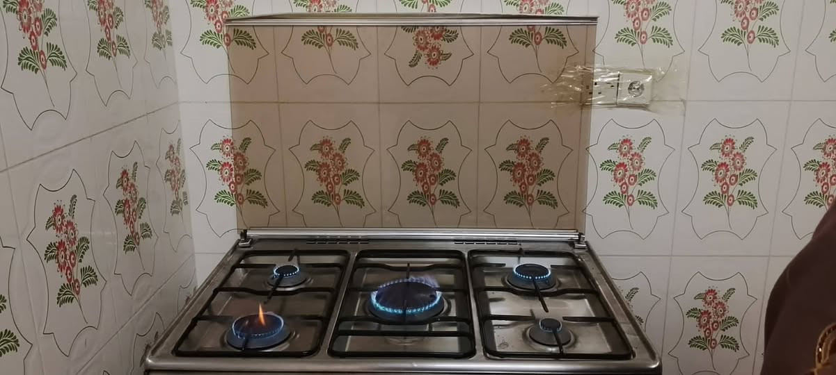 طباخ عشتار
كله شغال فرن وكلوبه وعيون 
السعر ١٢٥
***********
موصل جانب ايمن وادي حجر
