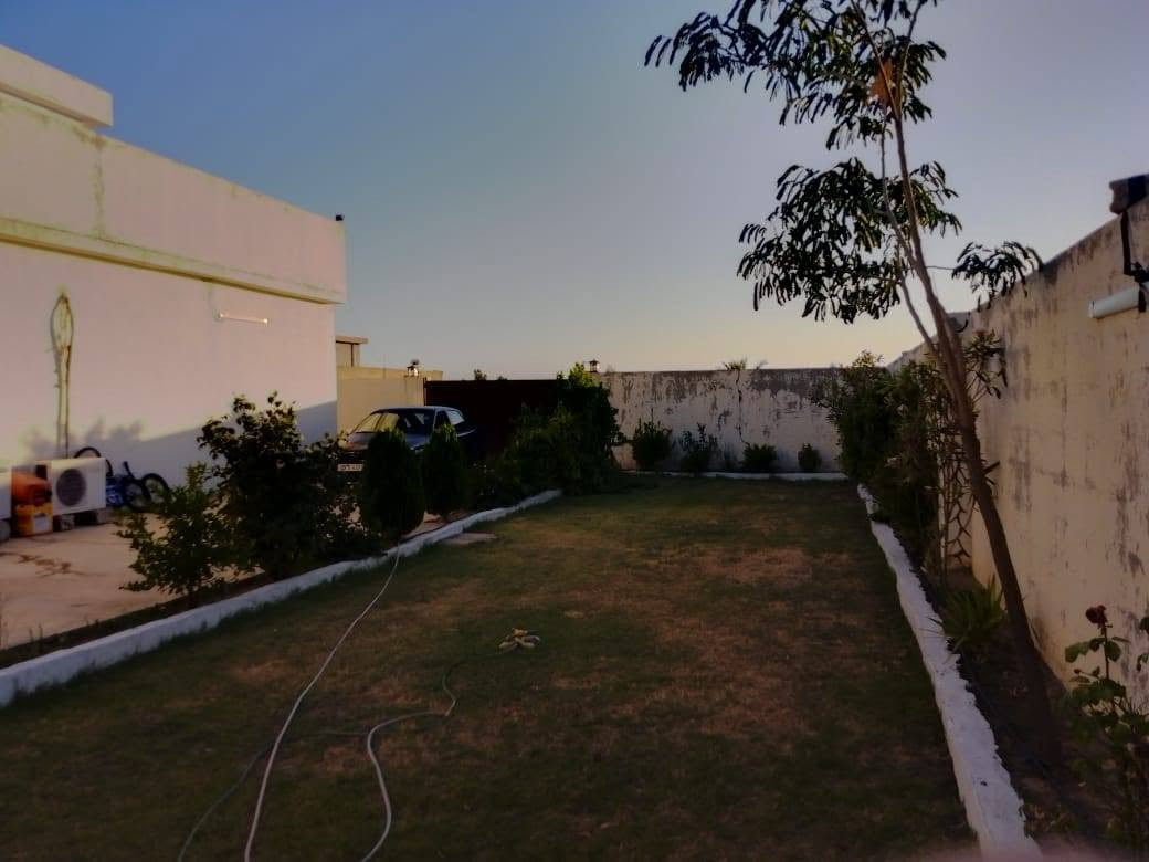 دار لبيع زراعي في قريه بلاوه دار طابقين متكون من 3غرف واستقبال وهول ومطبخ حار ومطبخ بارد  وحديقه كبيره ودار مساحته 400متر واجهة 20ونزال20 يصلح لمزرعه لاستفسار ***********
