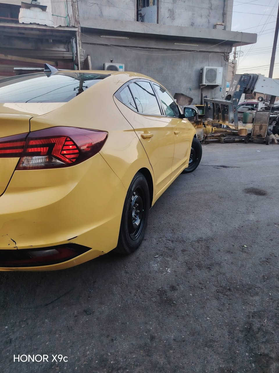 سلام عليكم النترا موديل ٢٠٢٠ حدثه موضح بال صور السعر ١٢٥ وبيه مجال الرقم ***********
